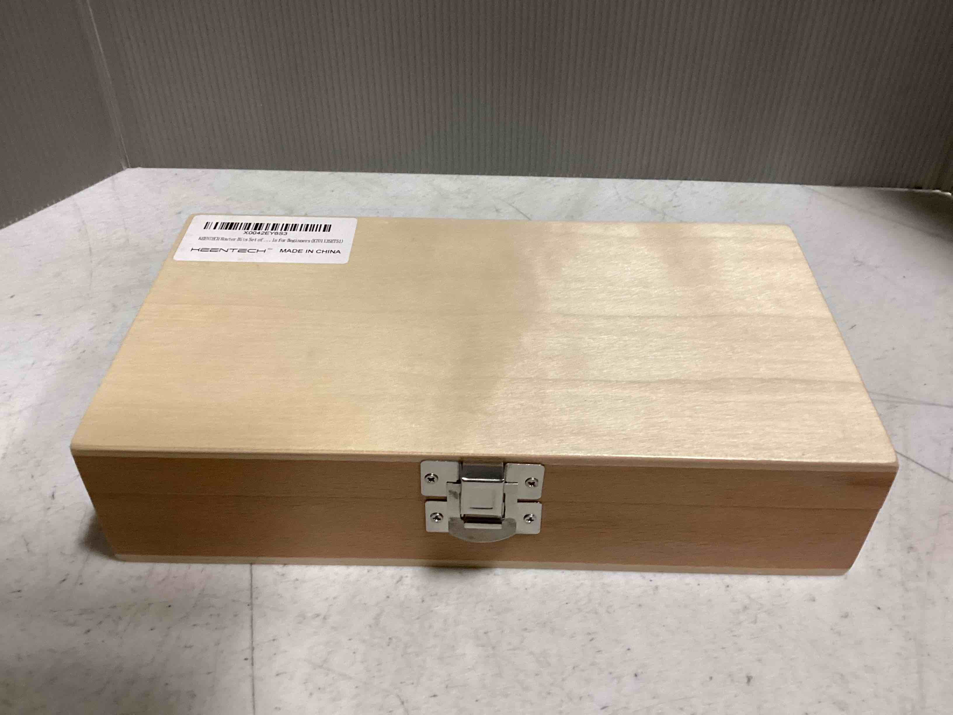 https://s3.amazonaws.com/lotting-images-prod/bidfta/_1747052076062.jpeg