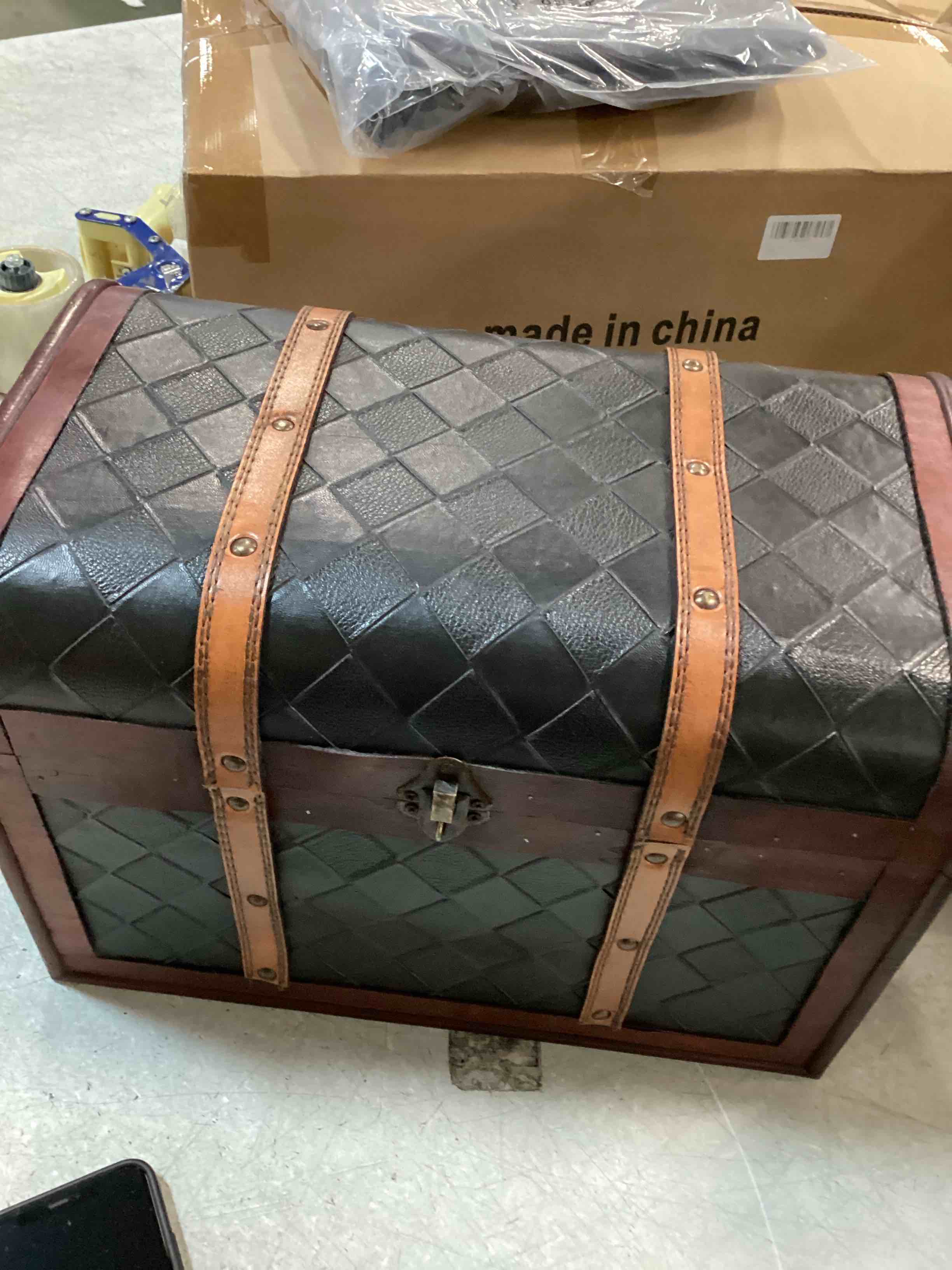 https://s3.amazonaws.com/lotting-images-prod/bidfta/_1747852823221.jpeg