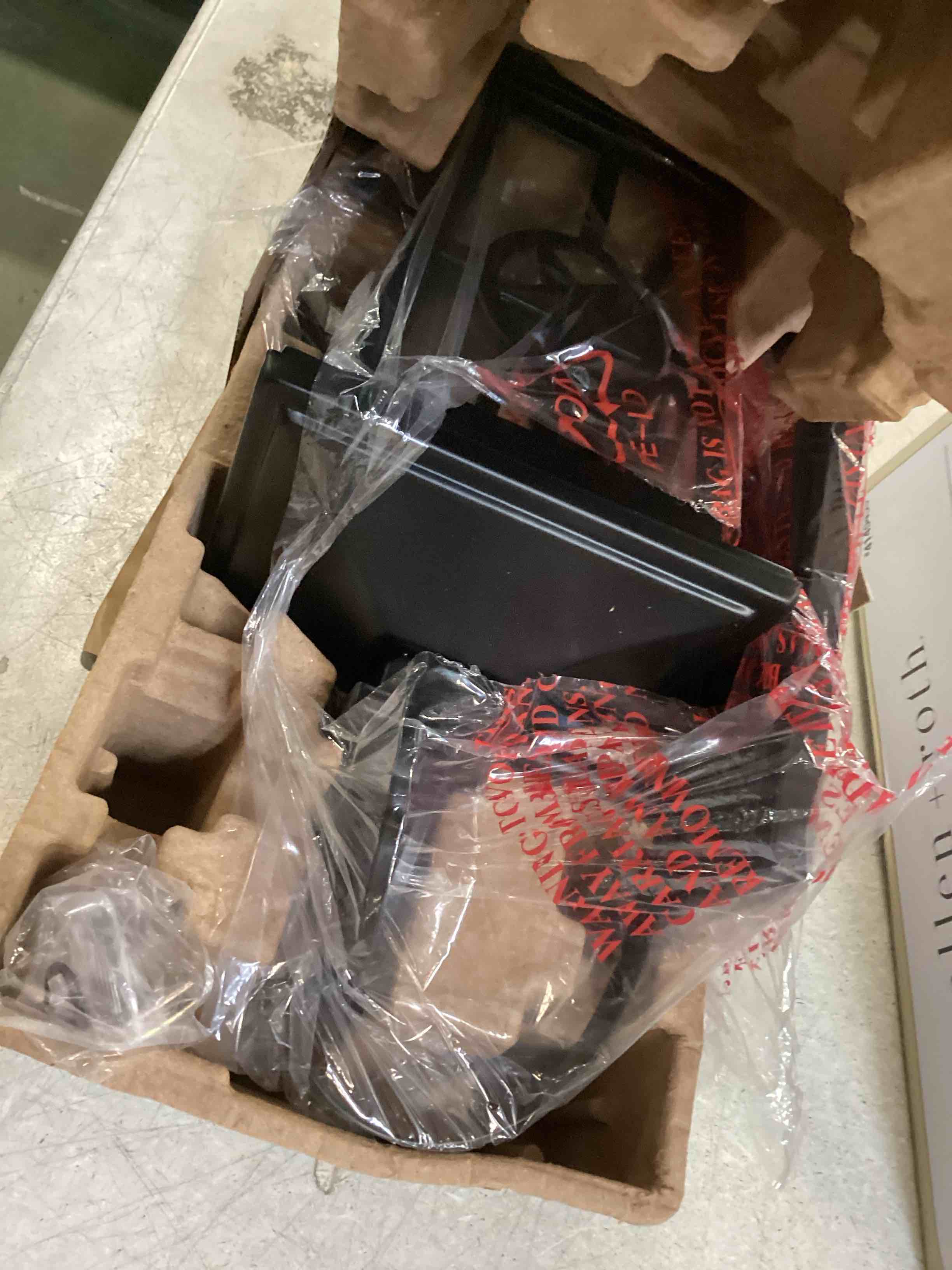 https://s3.amazonaws.com/lotting-images-prod/bidfta/_1747944831721.jpeg