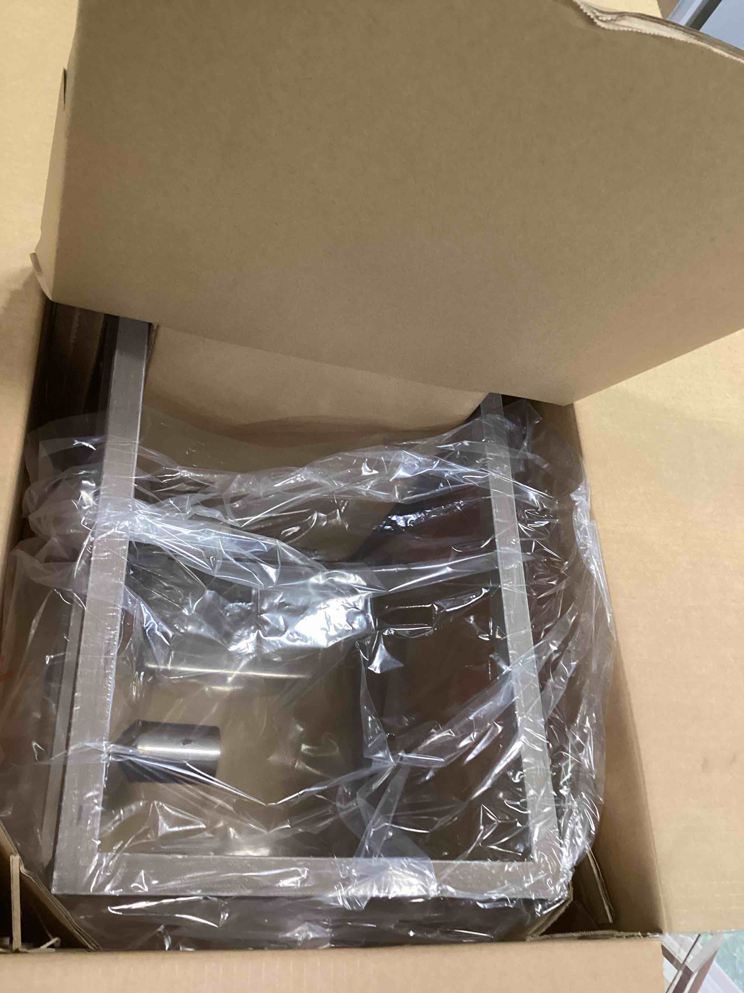 https://s3.amazonaws.com/lotting-images-prod/bidfta/_1749744856571.jpeg