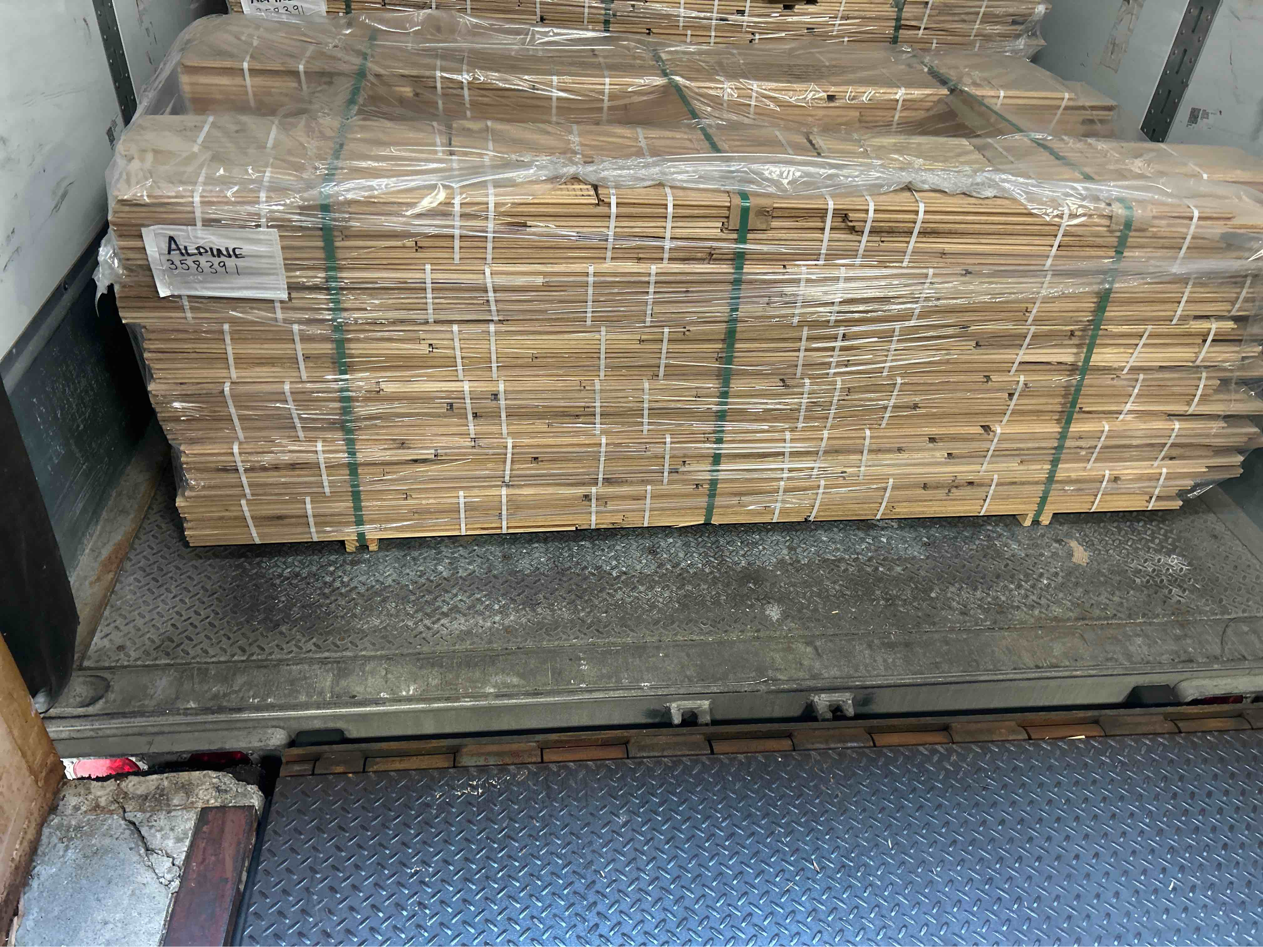 https://s3.amazonaws.com/lotting-images-prod/bidfta/_1751295180408.jpeg