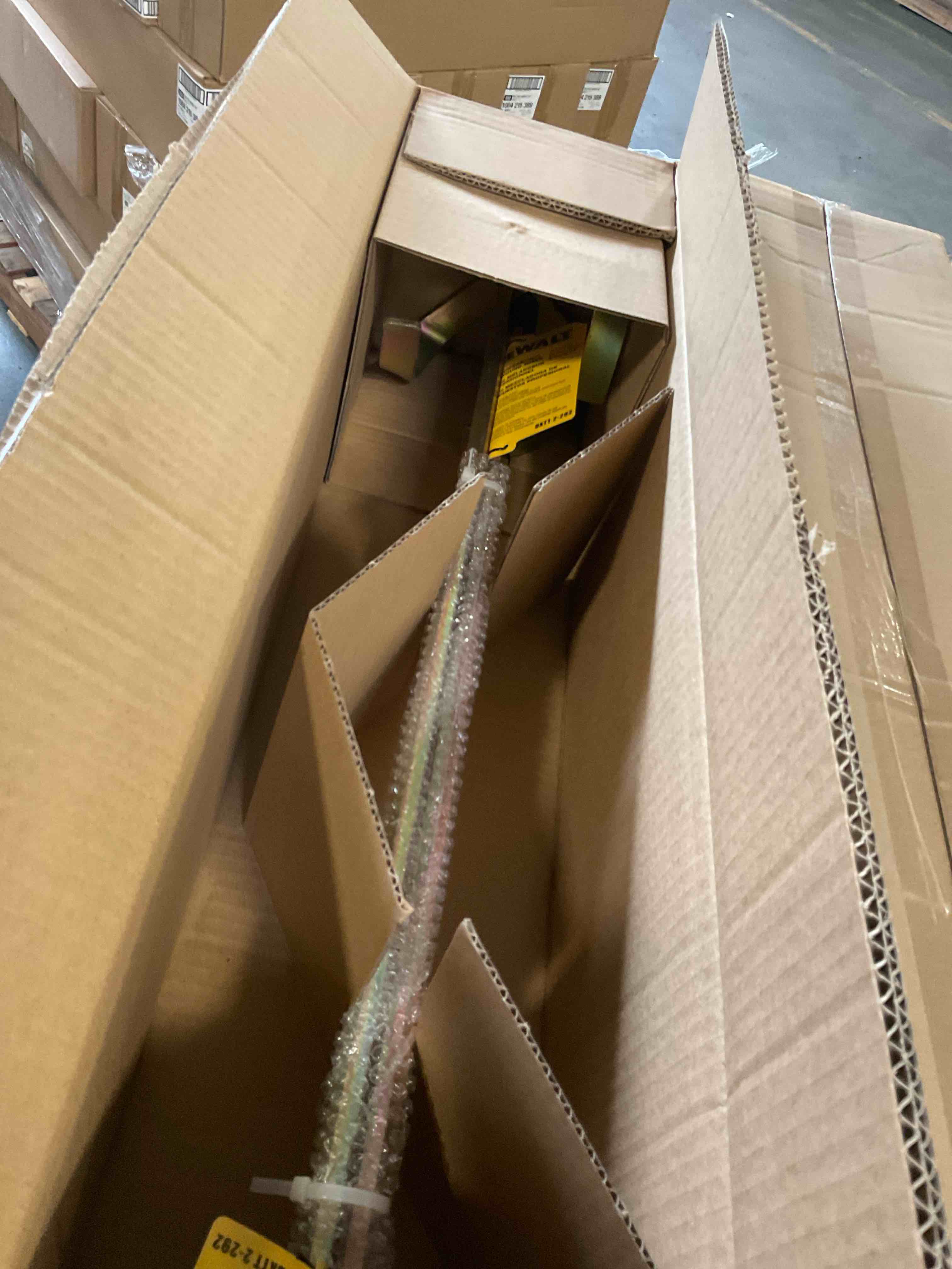 https://s3.amazonaws.com/lotting-images-prod/bidfta/_1752673882472.jpeg