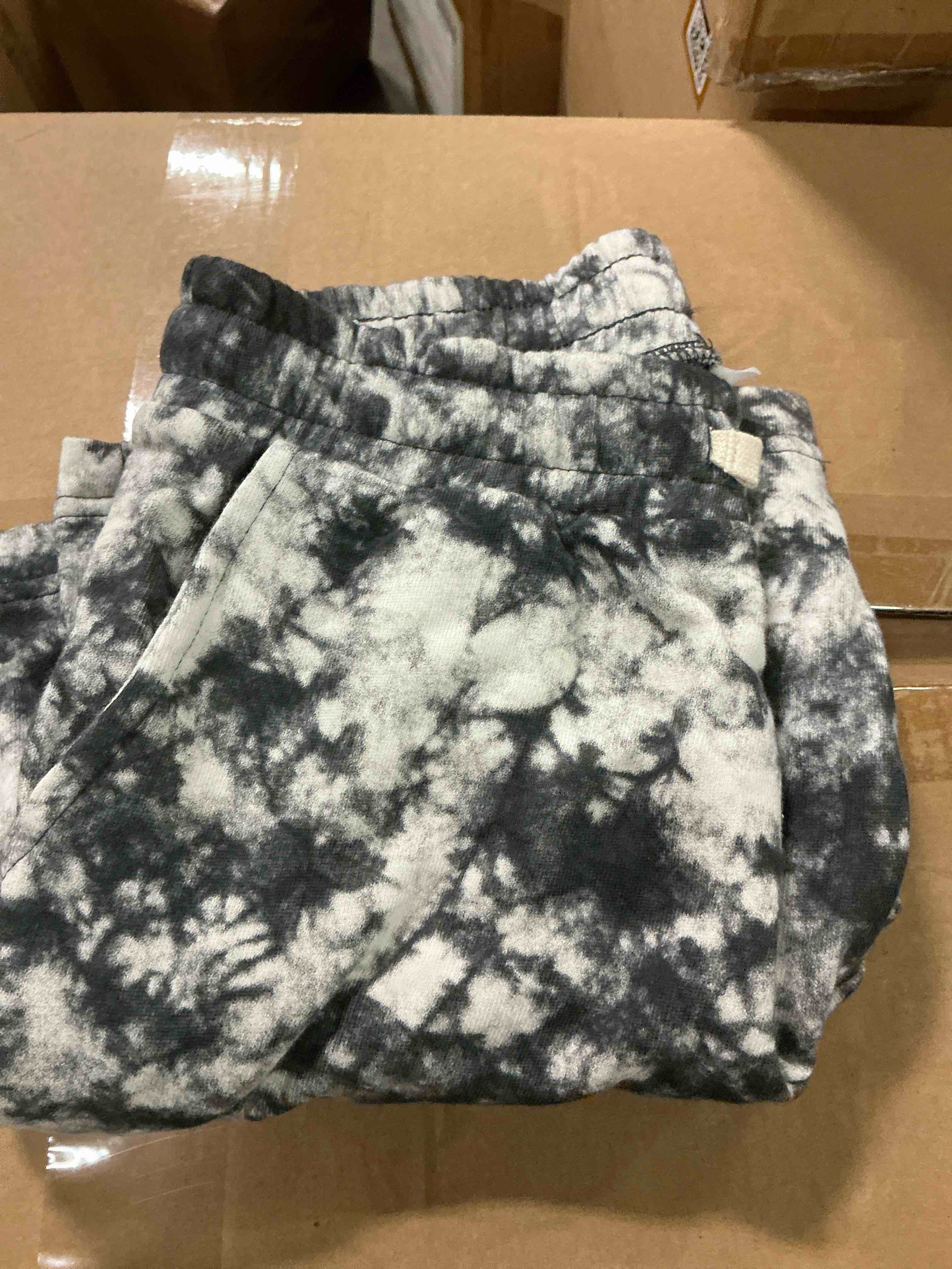 https://s3.amazonaws.com/lotting-images-prod/bidfta/_1755879671382.jpeg