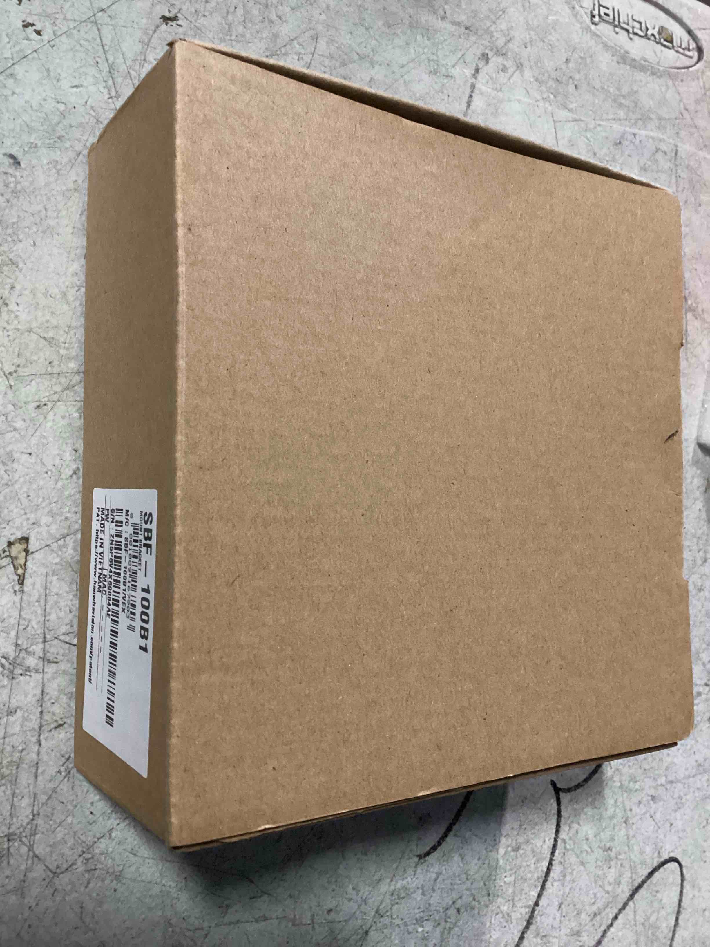 https://s3.amazonaws.com/lotting-images-prod/bidfta/_1757090689902.jpeg