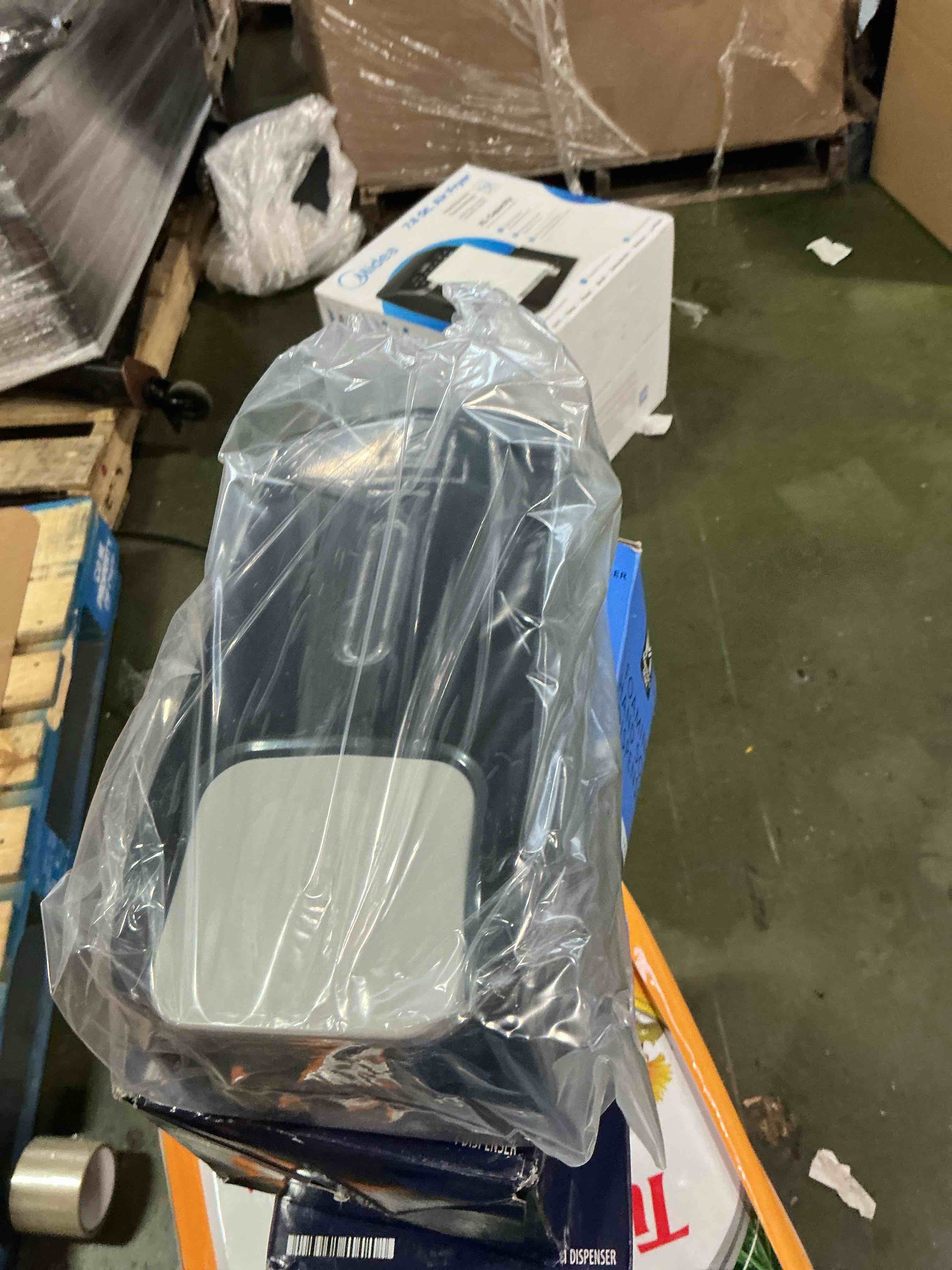 https://s3.amazonaws.com/lotting-images-prod/bidfta/_1758560600187.jpeg