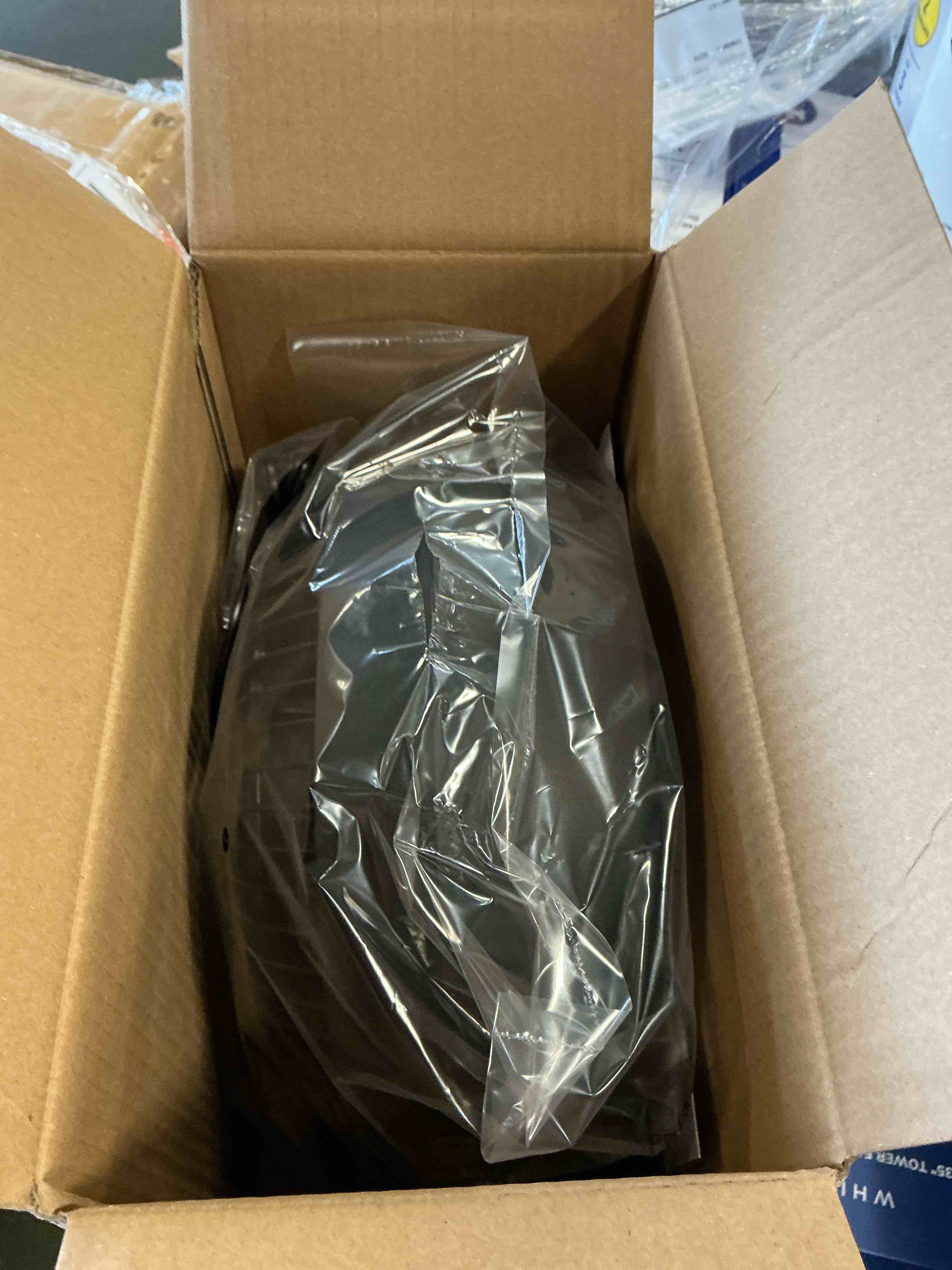 https://s3.amazonaws.com/lotting-images-prod/bidfta/_1759419254832.jpeg