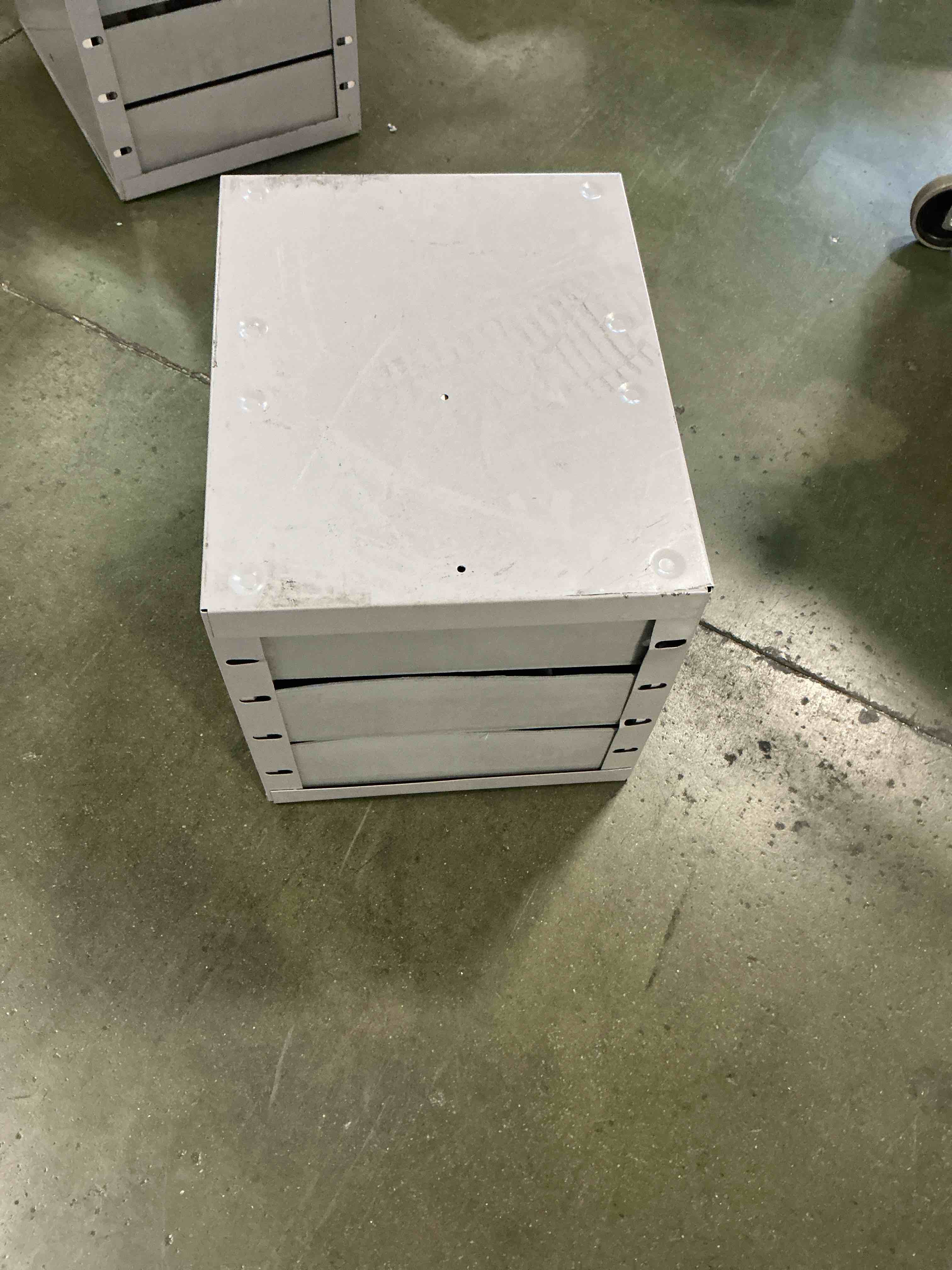 https://s3.amazonaws.com/lotting-images-prod/bidfta/_1760098665857.jpeg
