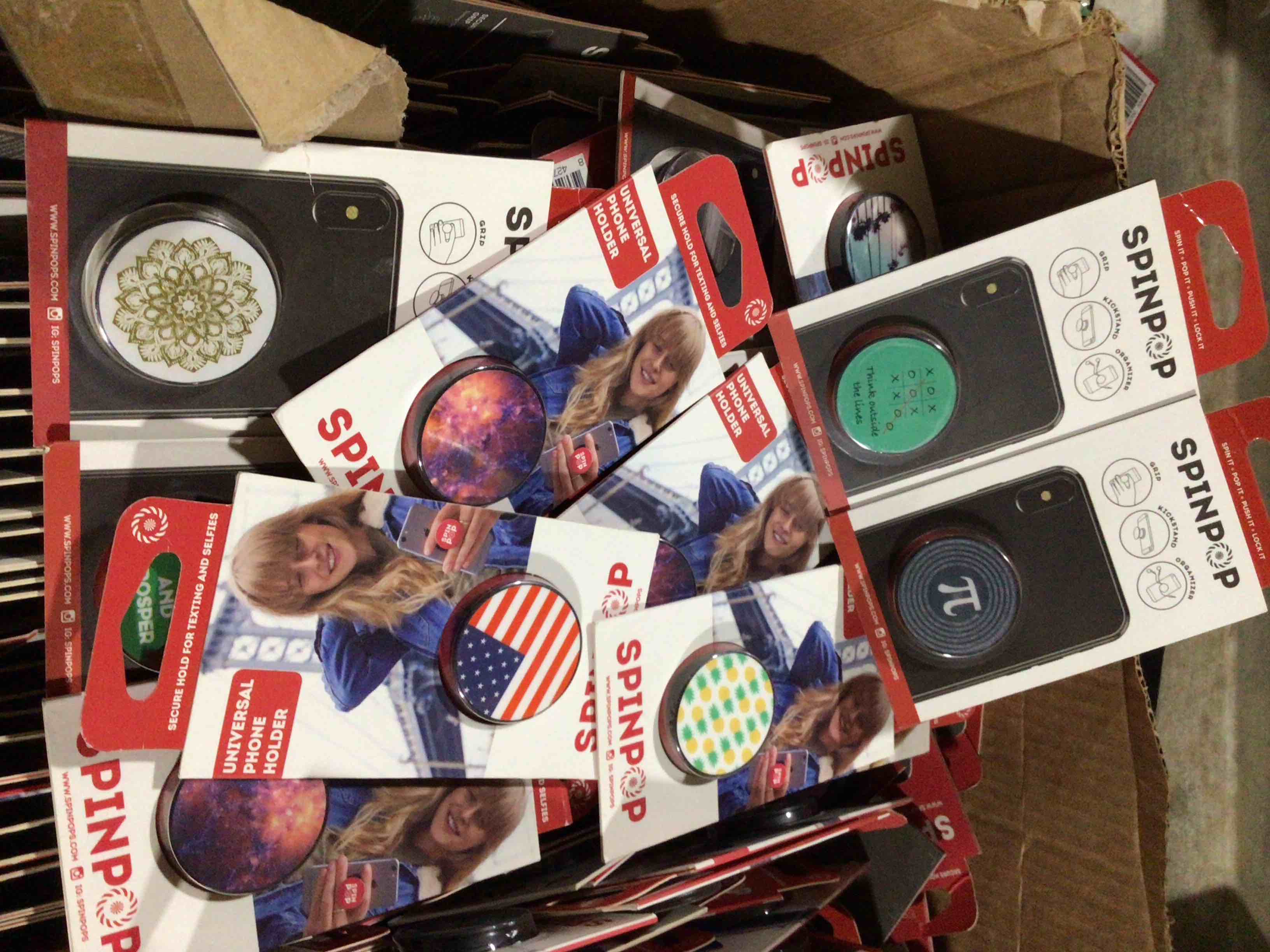 A lot of five assorted spin pops