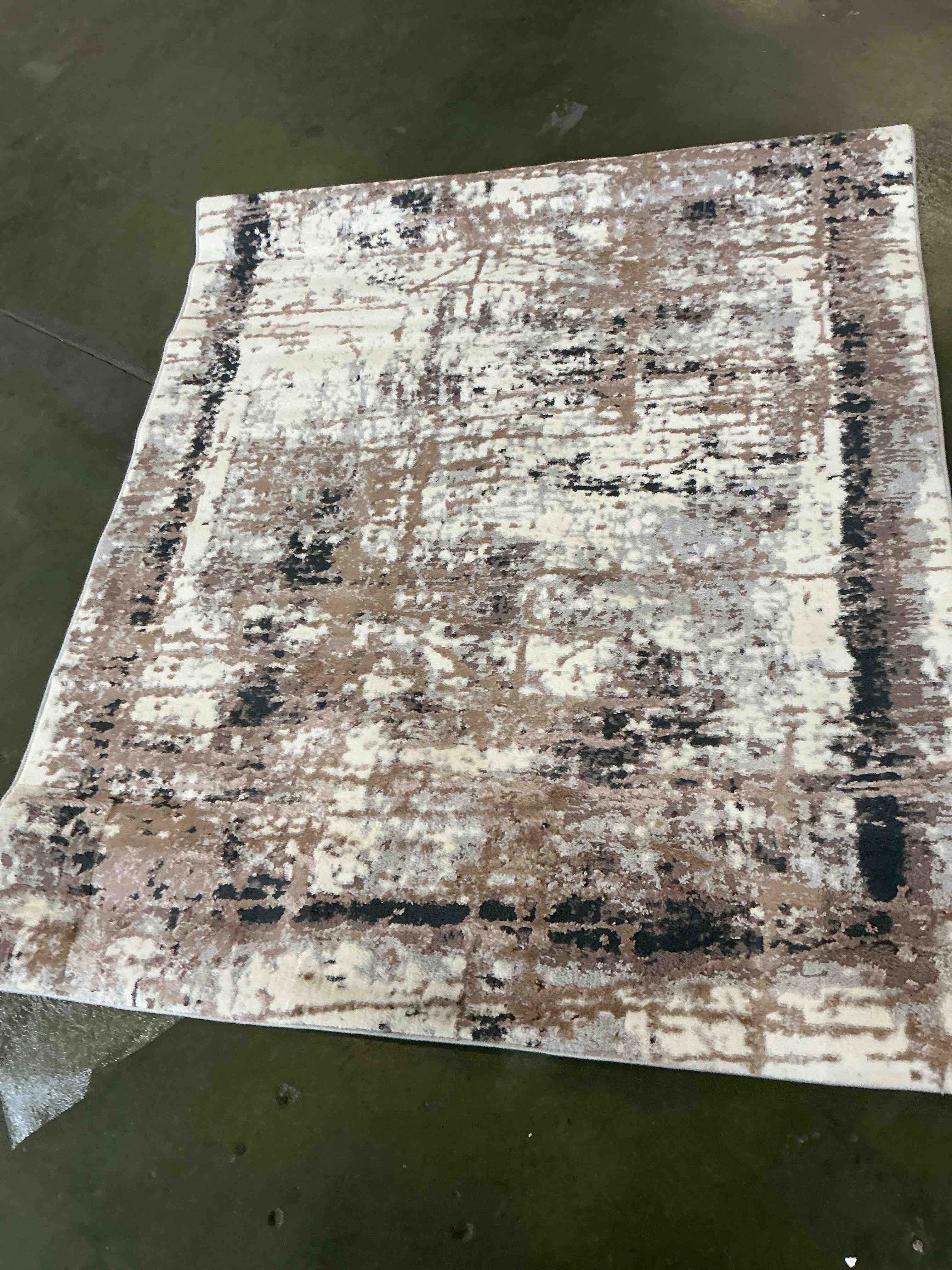 Arya- Pera 5' x 7 Area Rug - beige white