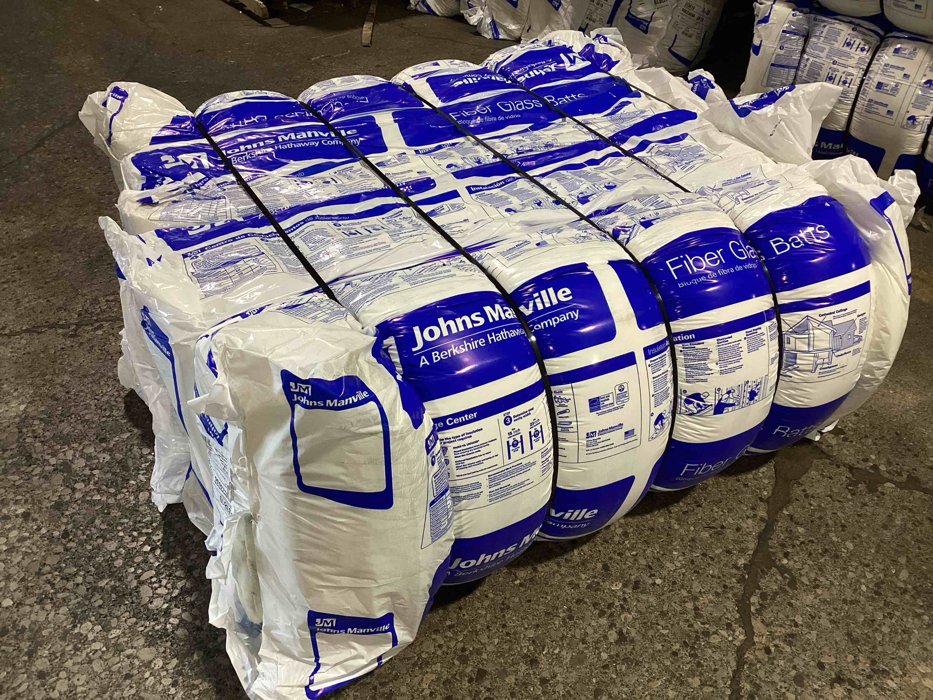 4 Bags of Johns Manville R-38 Unfaced Fiber Glass Batt Insulation, 8 Pieces Per Bag, 12.5in x 19in x 48in, 50.66 Sq. Ft. Per Bag, Your Bid Per Bag
