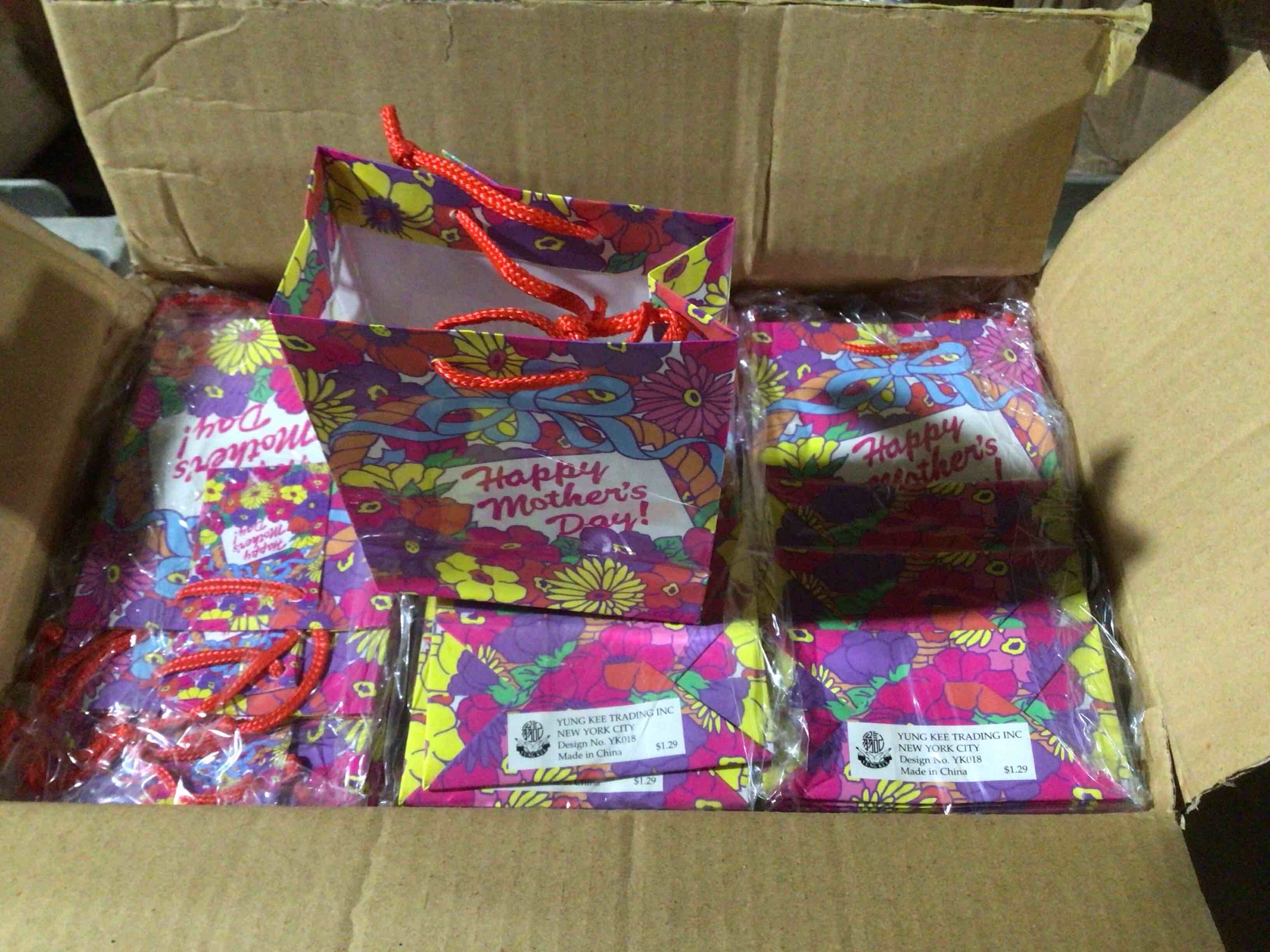 Condition photo showing New/Like New for case of 300 paper small (birthday )