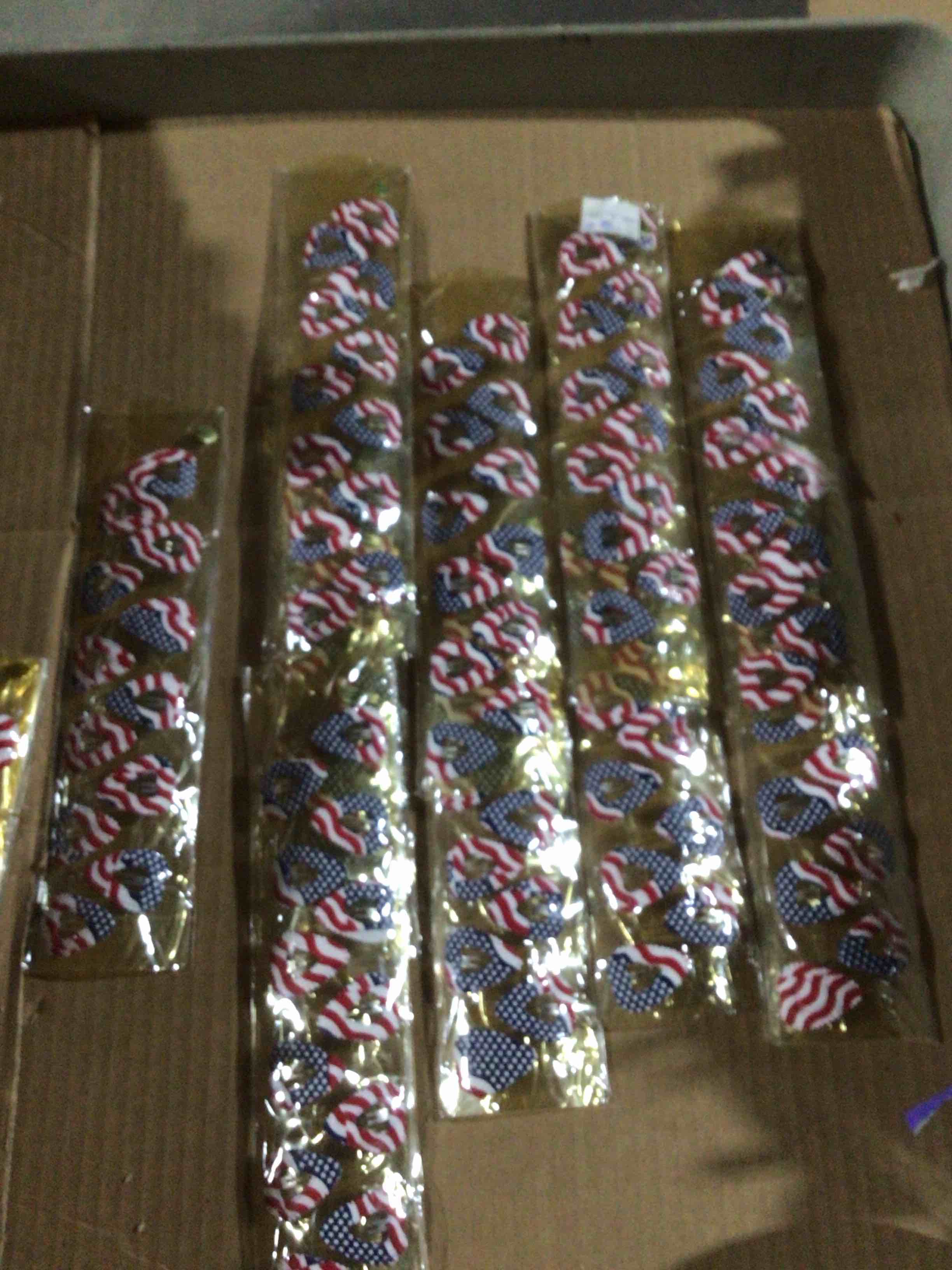 Hair clips with the design of the United States flag 