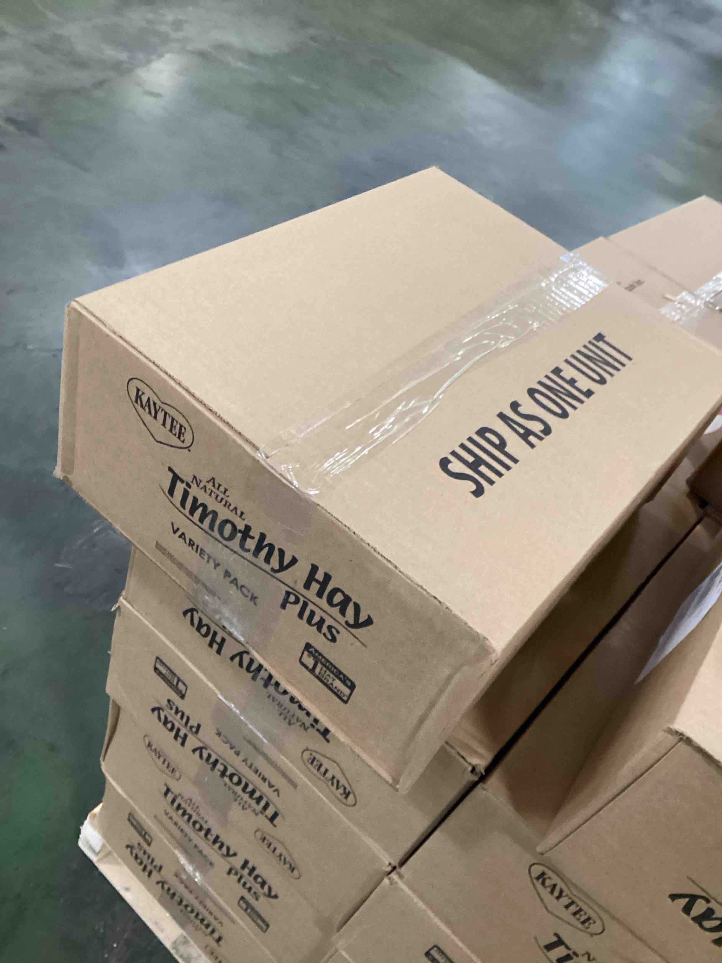 Kaytee Timothy Hay Plus Spearmint/Marigold/Carrot 3 Flavor Variety Pack for Pet Guinea Pigs, Rabbits & Other Small Animals, 60 Ounce (Pack of 1) Variety Pack 3.75 Pound (Pack of 1)