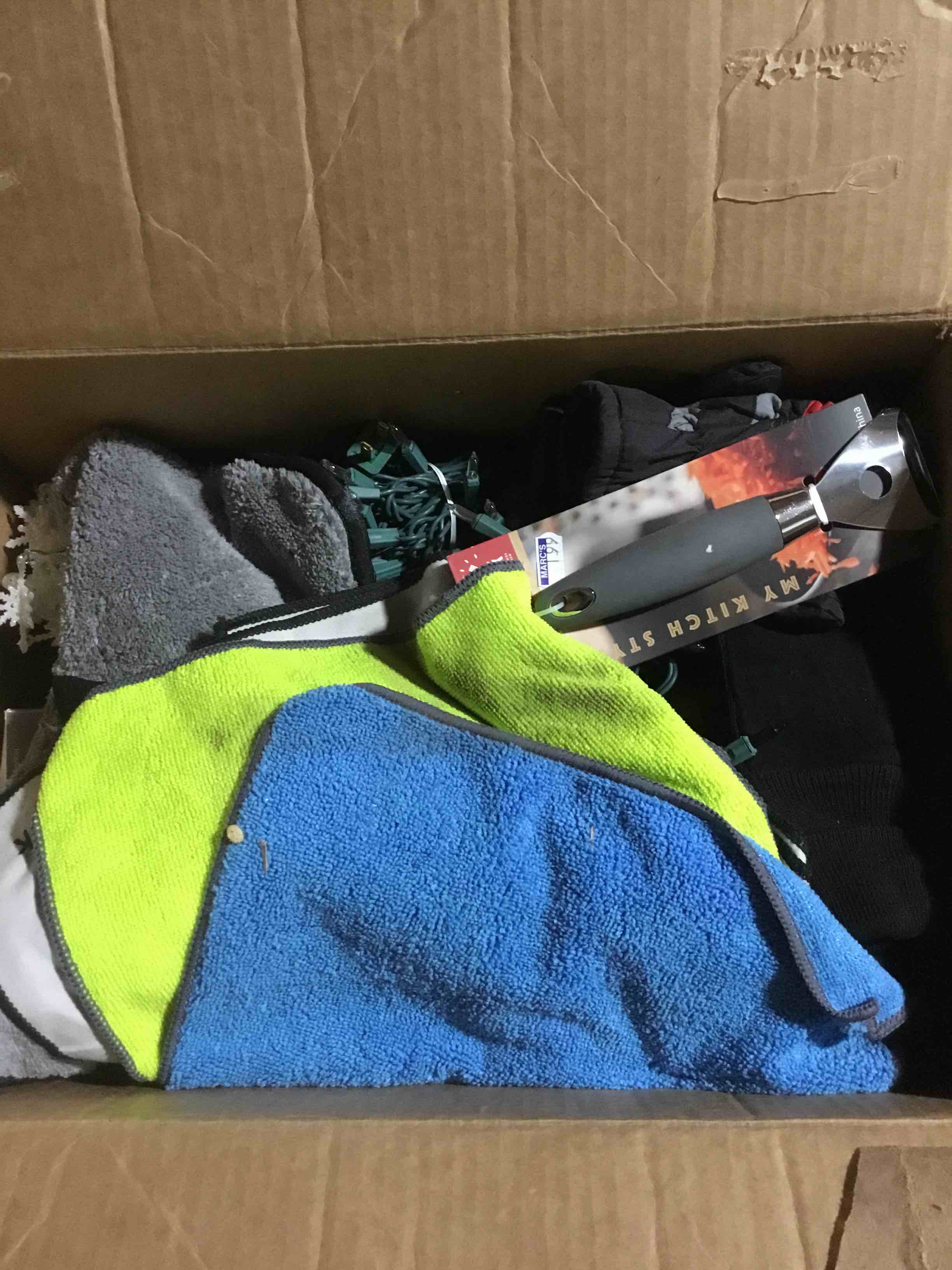 Condition photo showing Good Condition for box lot of miscellaneous items 