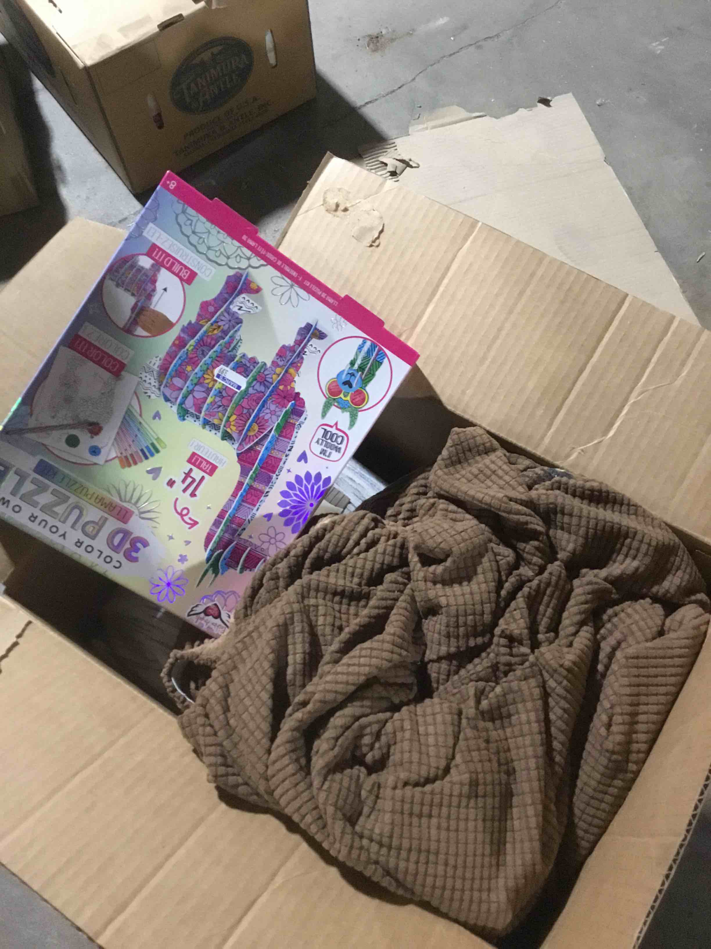 box lot of miscellaneous items 