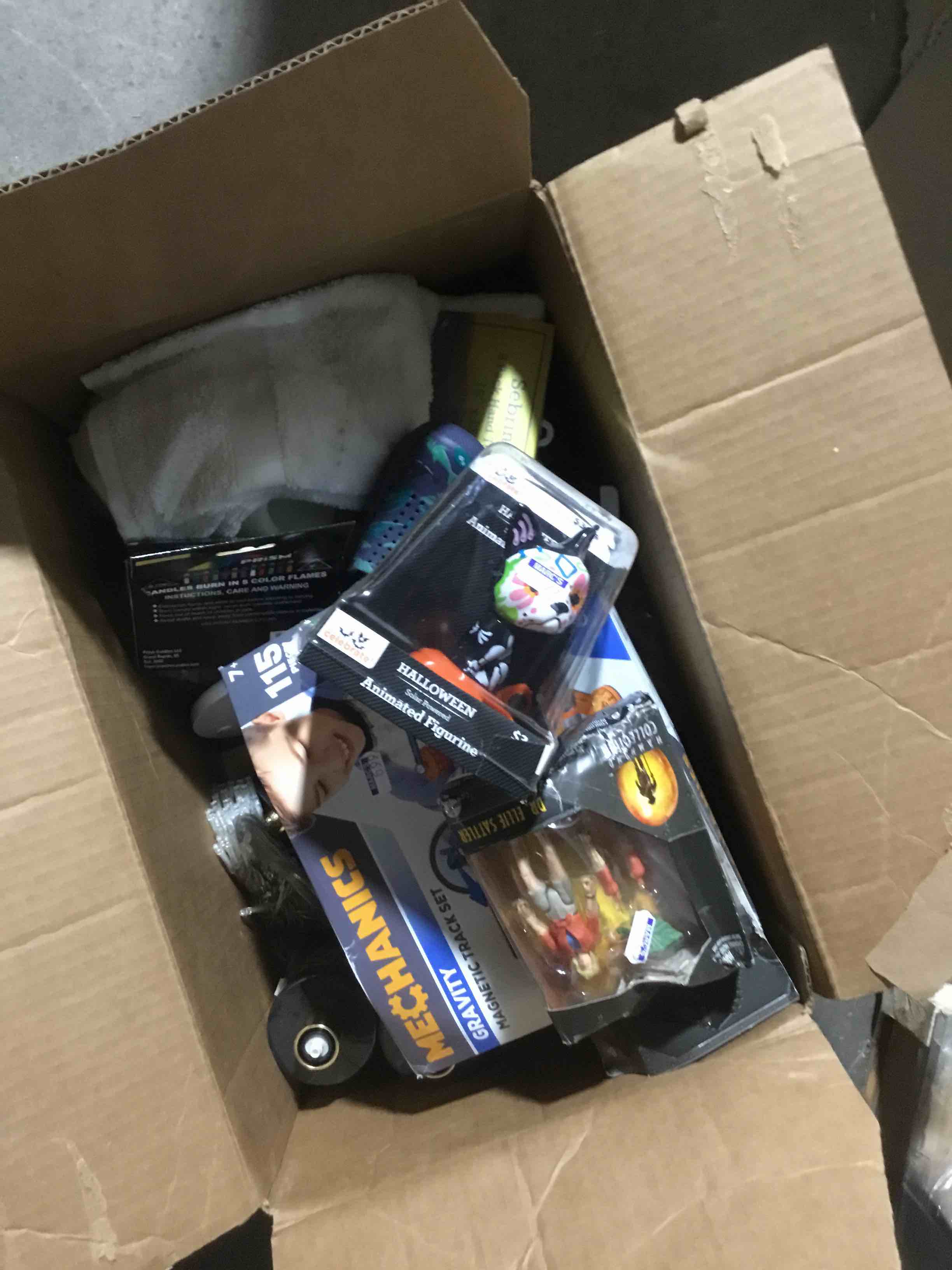 Condition photo showing Good Condition for box lot of miscellaneous items 