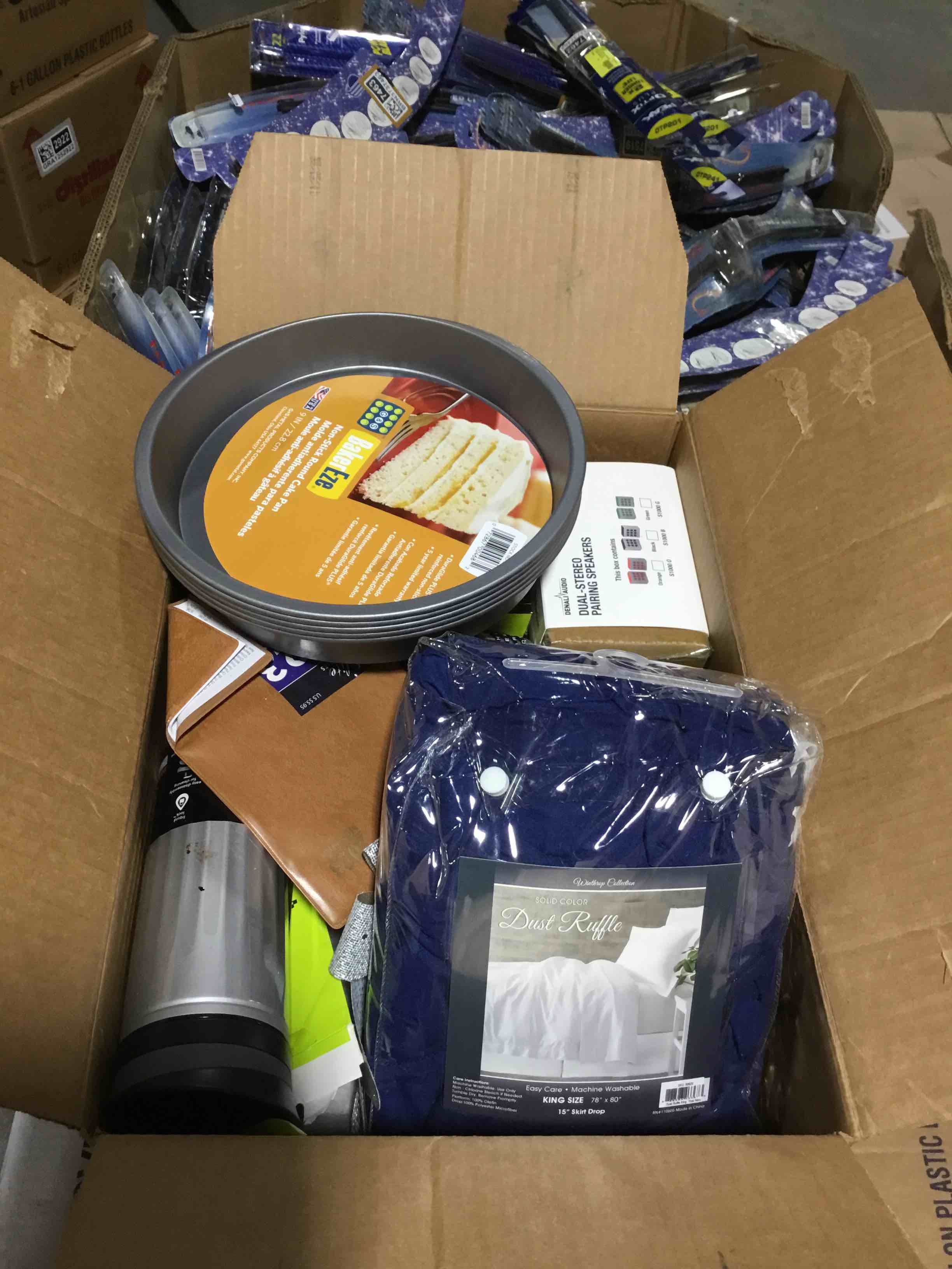 Condition photo showing Good Condition for box lot of miscellaneous items 