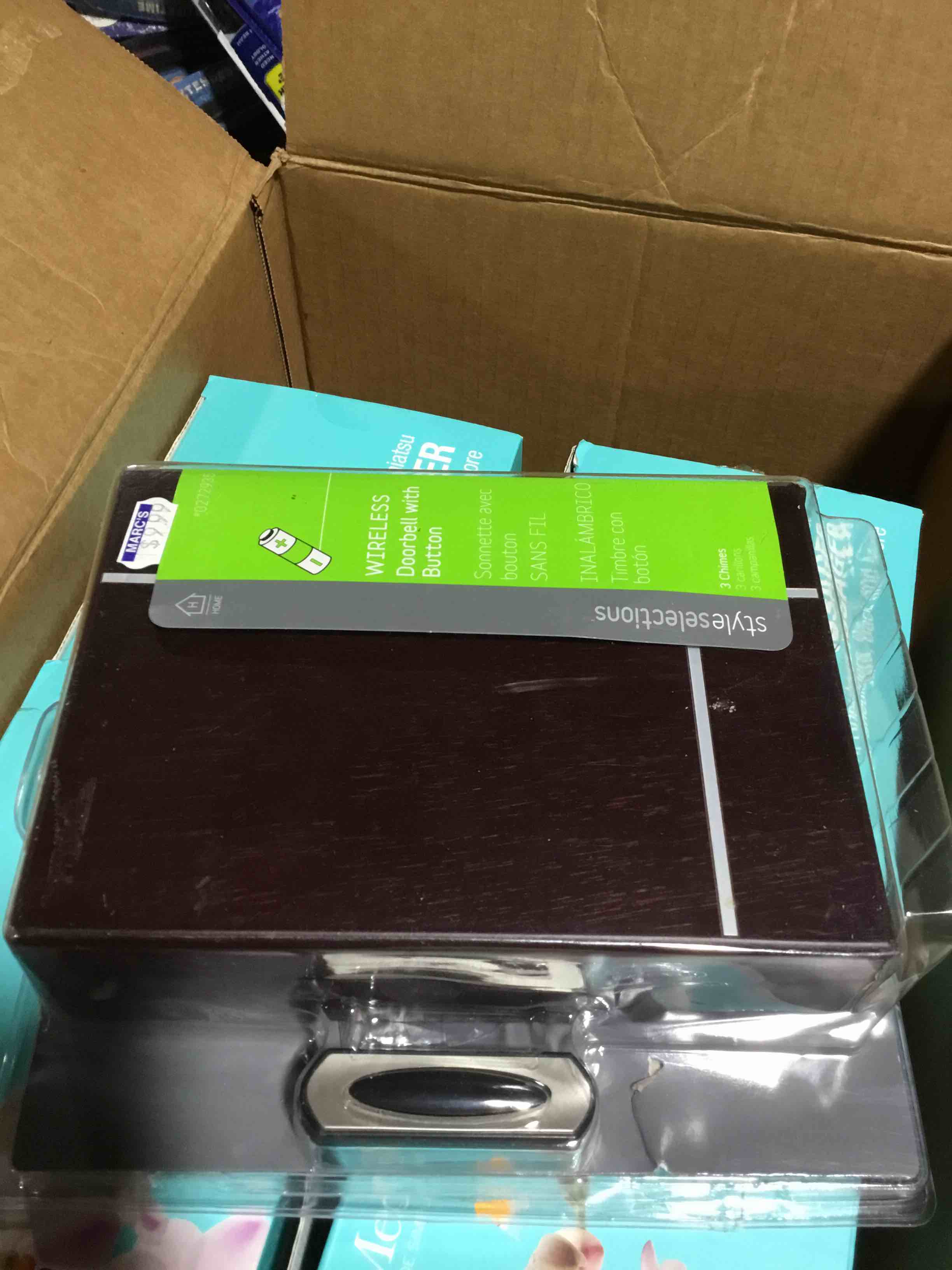 Condition photo showing Good Condition for box lot of miscellaneous items 