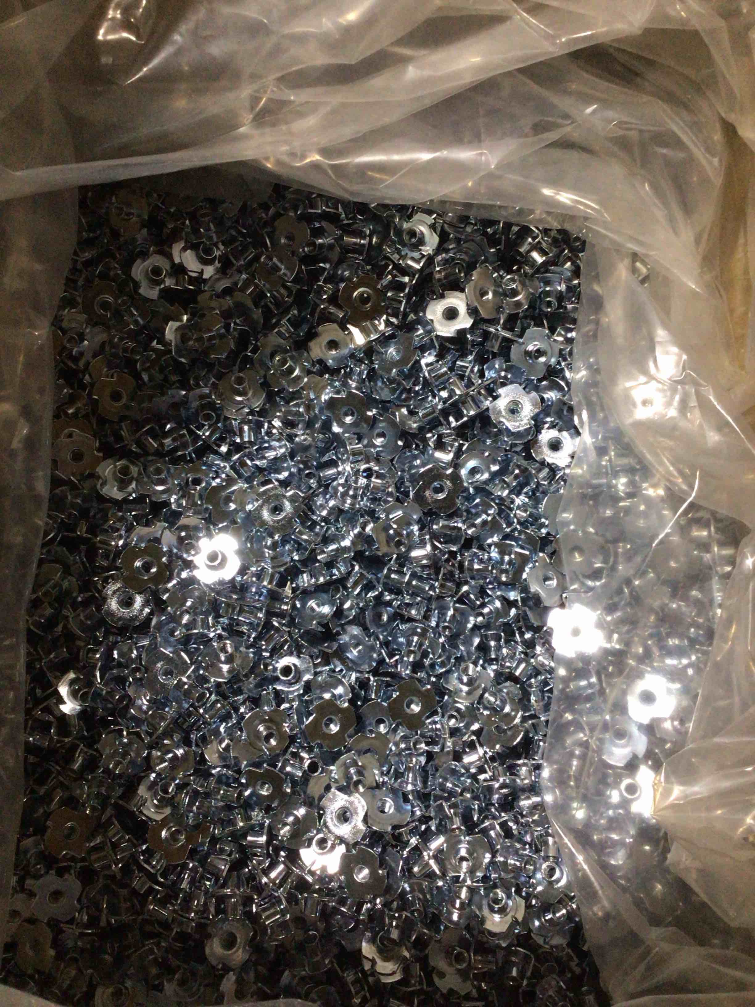 Box of 4 Prong T-Nut Zinc (CR3). 5000Pcs