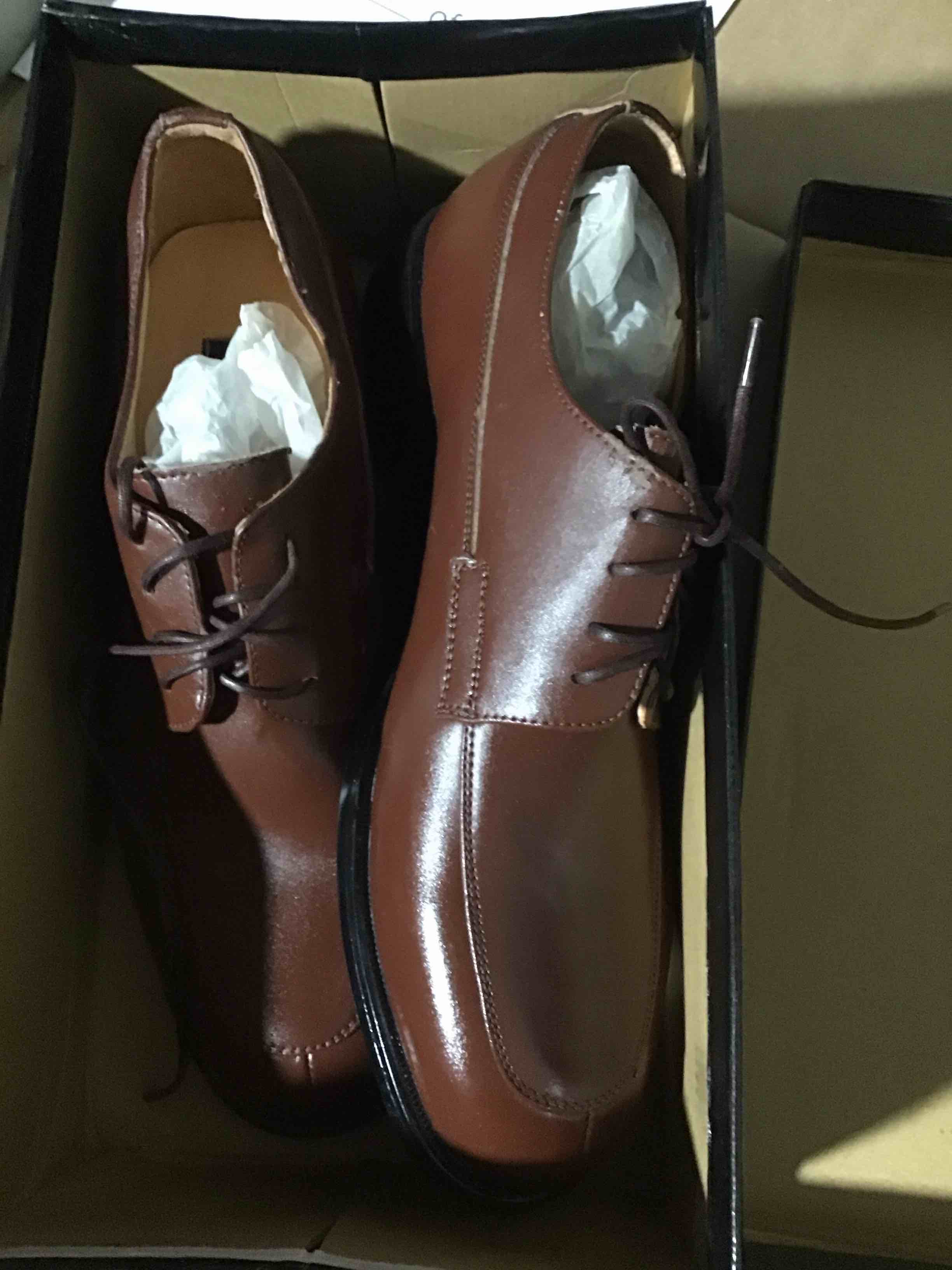 Condition photo showing As Is for walgeme ,zapatos valsan inc