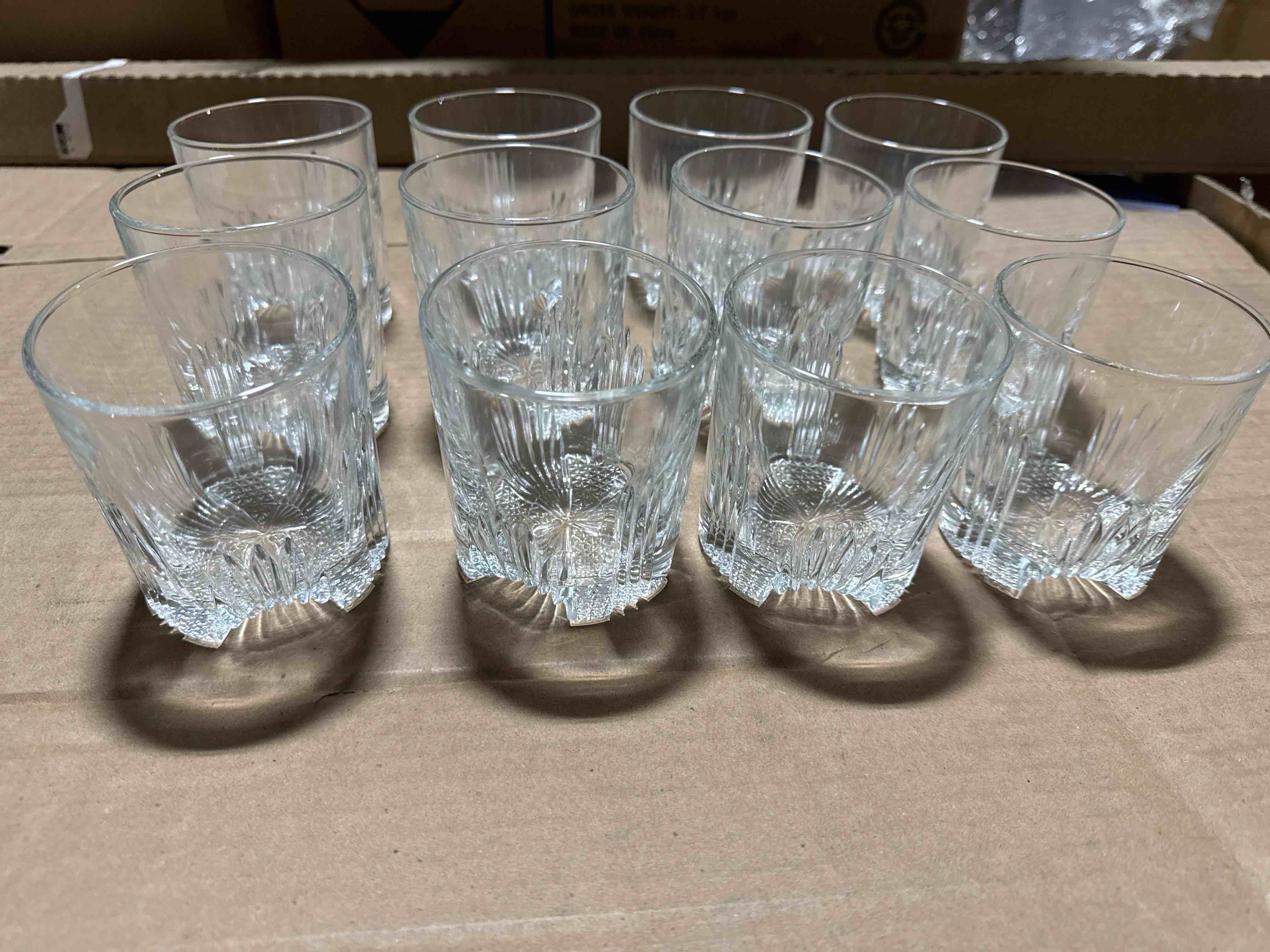 Condition photo showing New/Like New for set of 12 Clear drinking glass cups 