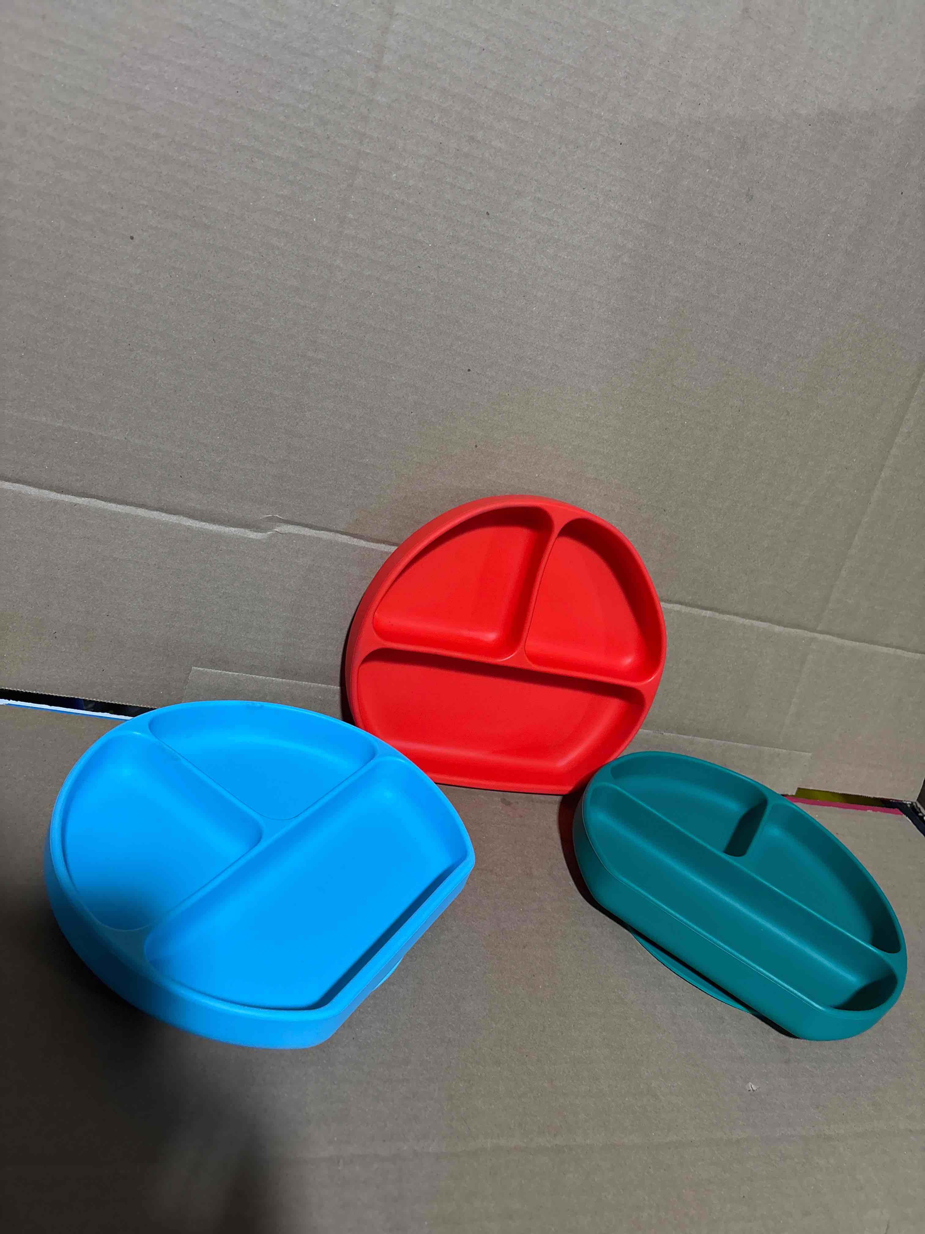 Condition photo showing New/Like New for 3pc Silicone Suction Plate Tradewinds blue,green and red