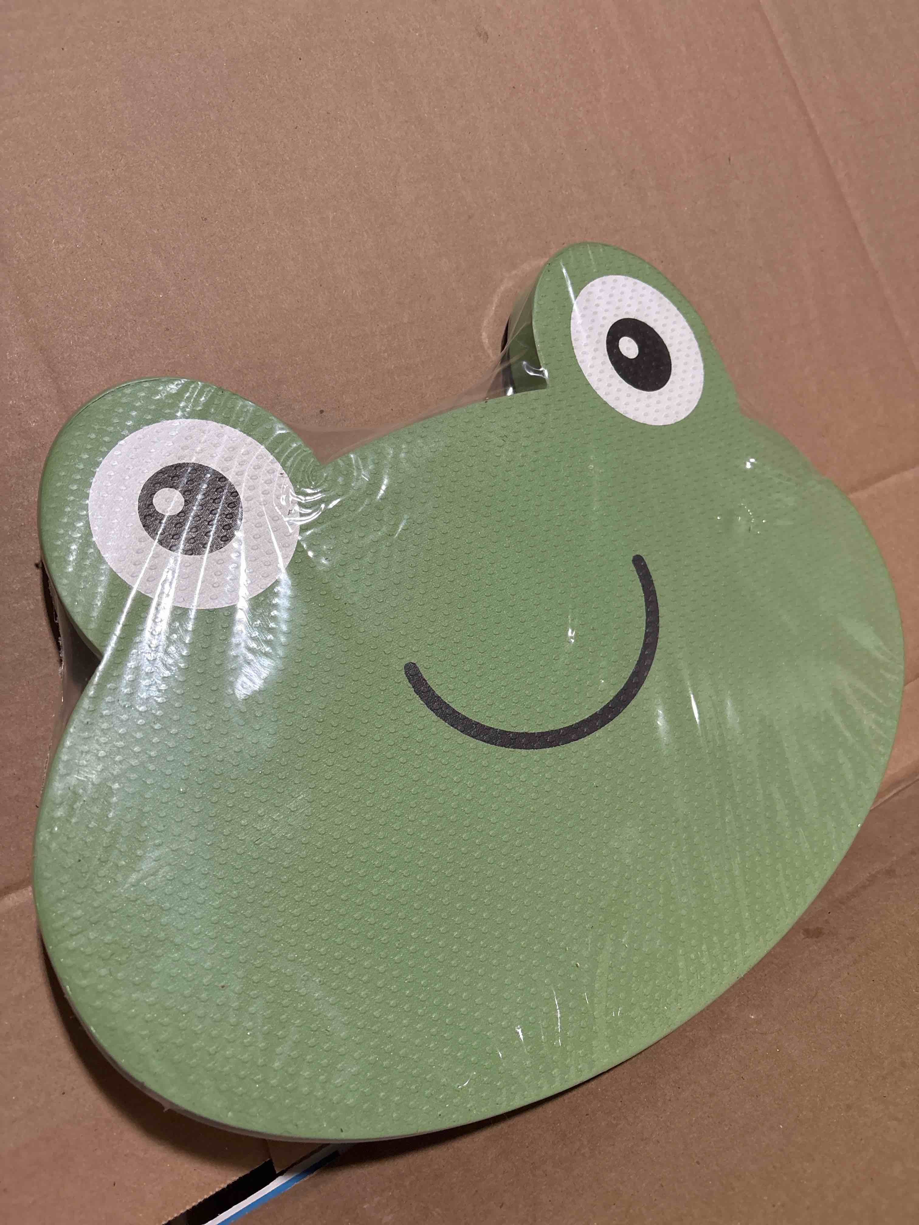 Condition photo showing New/Like New for one count bath kneeler pad 