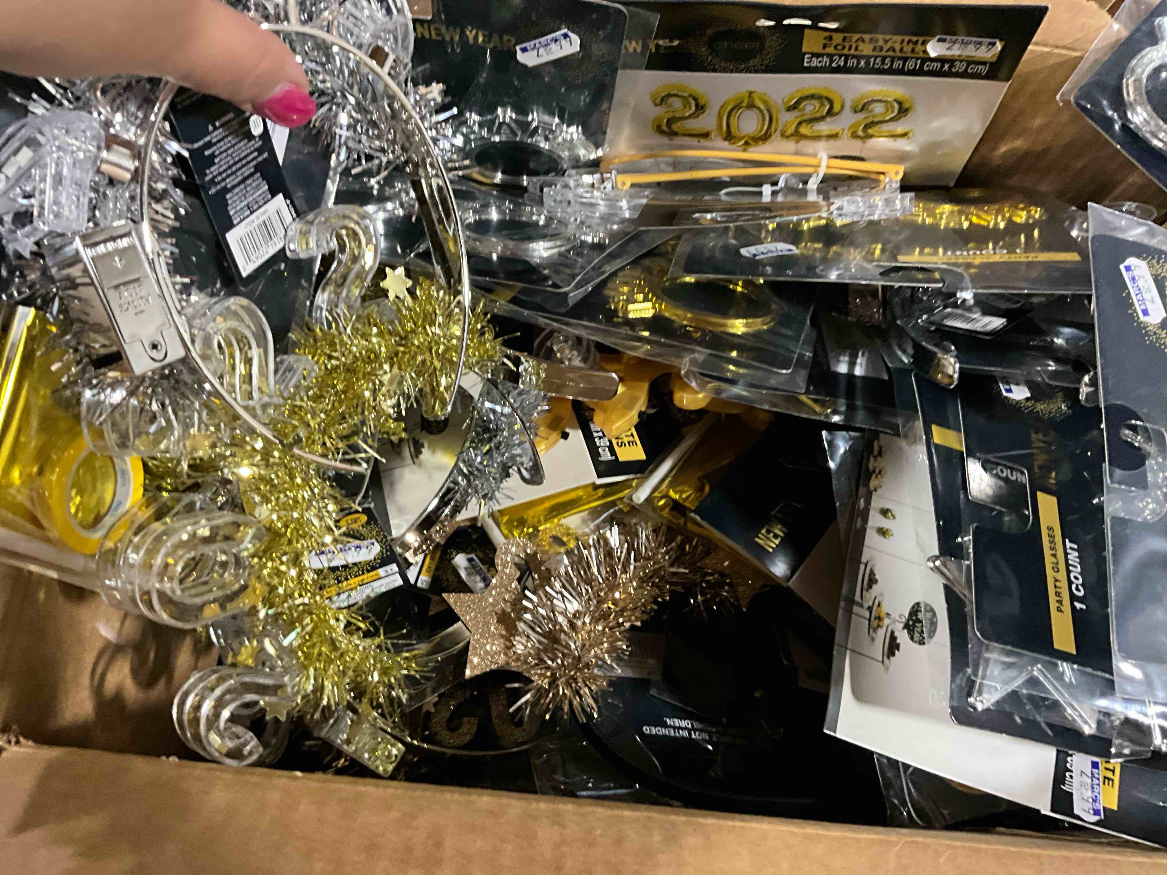 Condition photo showing Good Condition for box lot of miscellaneous items 