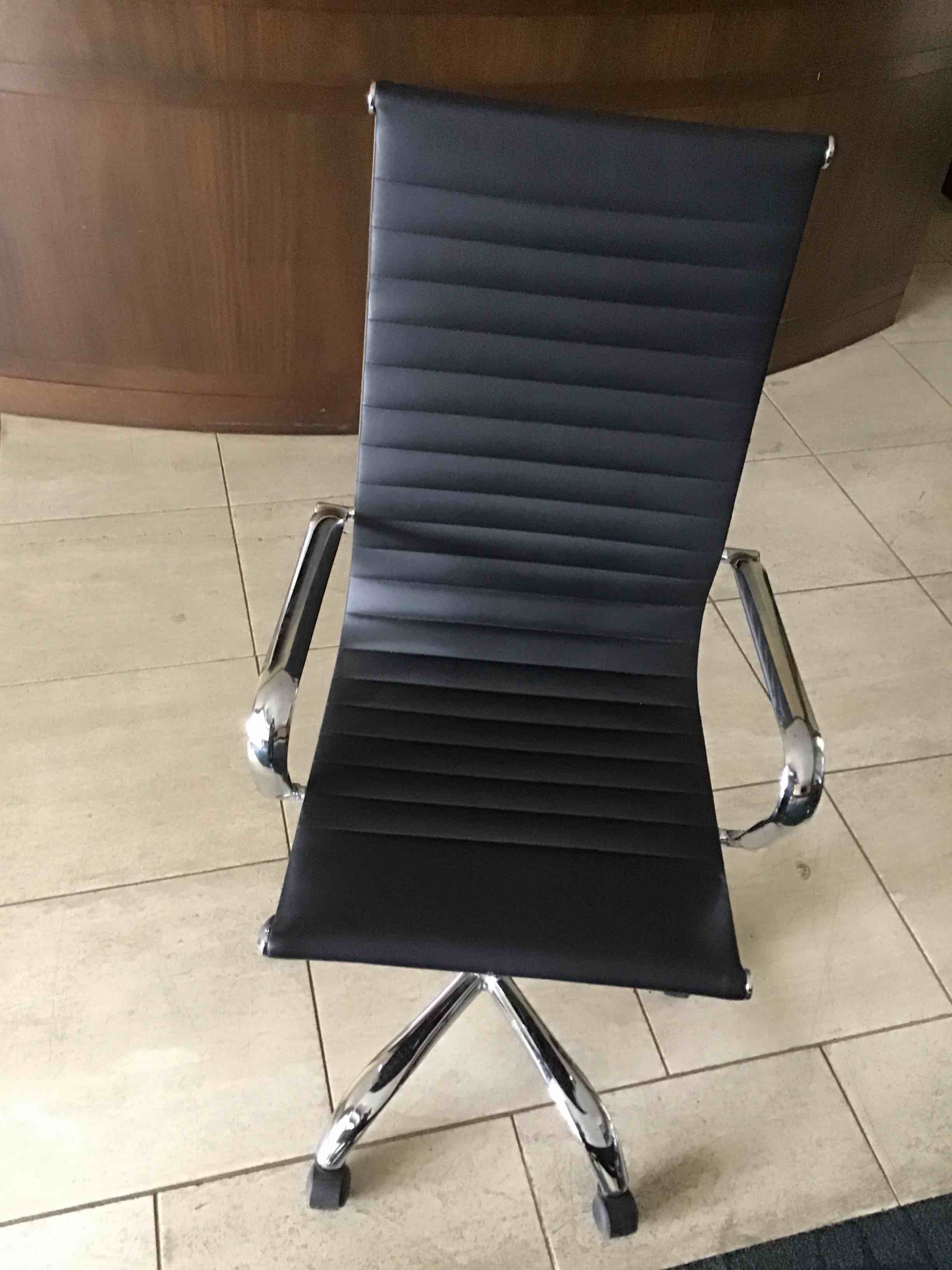 Condition photo showing Good Condition for Fohfurniture High Executive Chair with Ribbed Faux Leather, Ergonomic Office Chair, Hotel Work Chair, Height Adjustable Leather Swivel Chairs, Conference Room Chair with