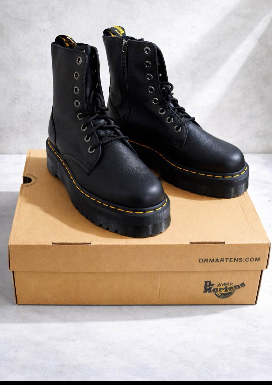 size   ( women’s 9 / men’s 10) dr. martens women's audrick 8-eye boot combat, black nappa lux