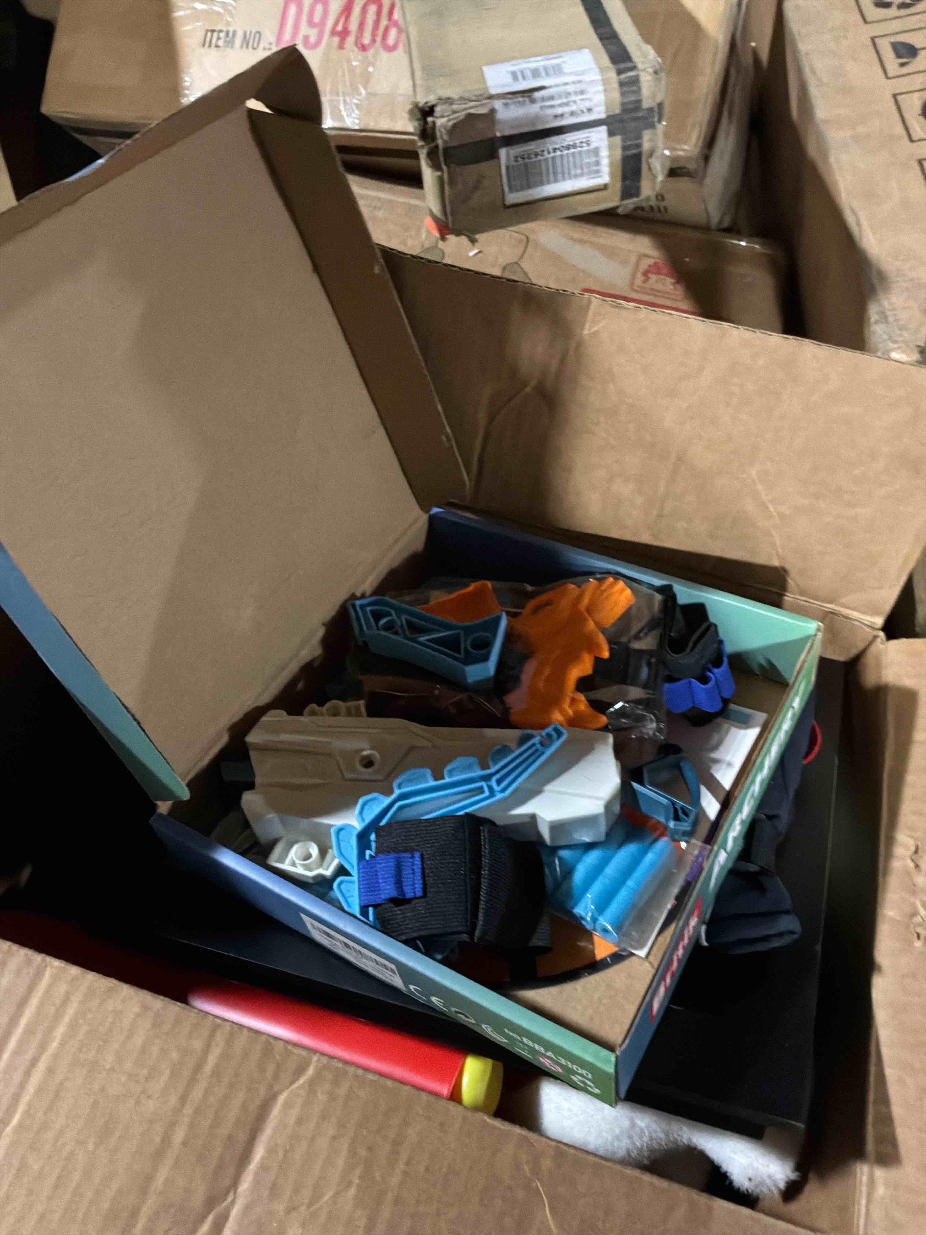 Condition photo showing Good Condition for box lot of miscellaneous items 