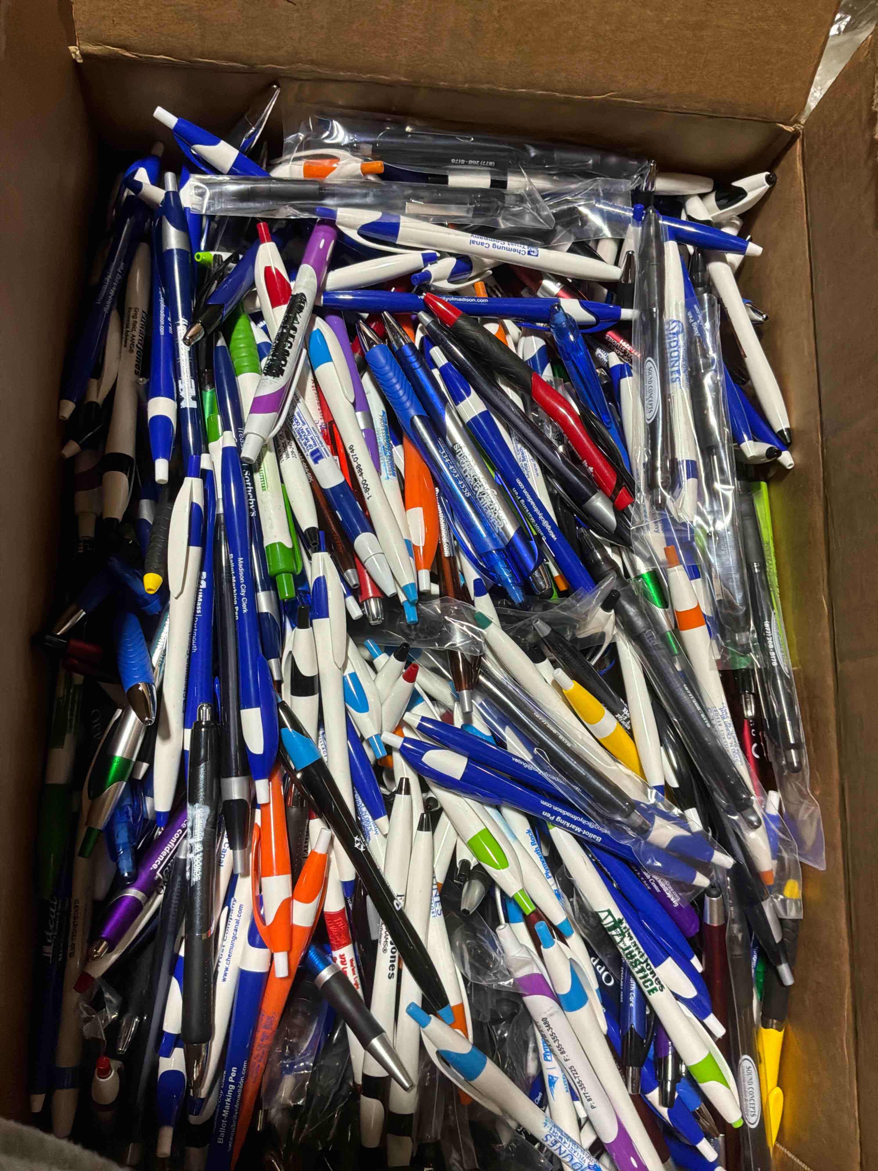 Condition photo showing Good Condition for box lot of miscellaneous items 