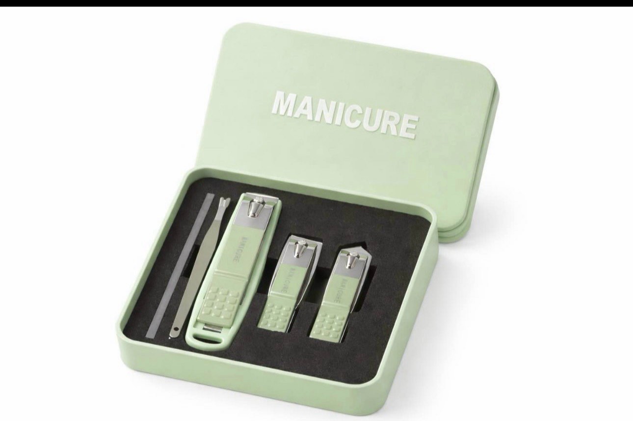 Condition photo showing Brand New for 5pc manicure set 