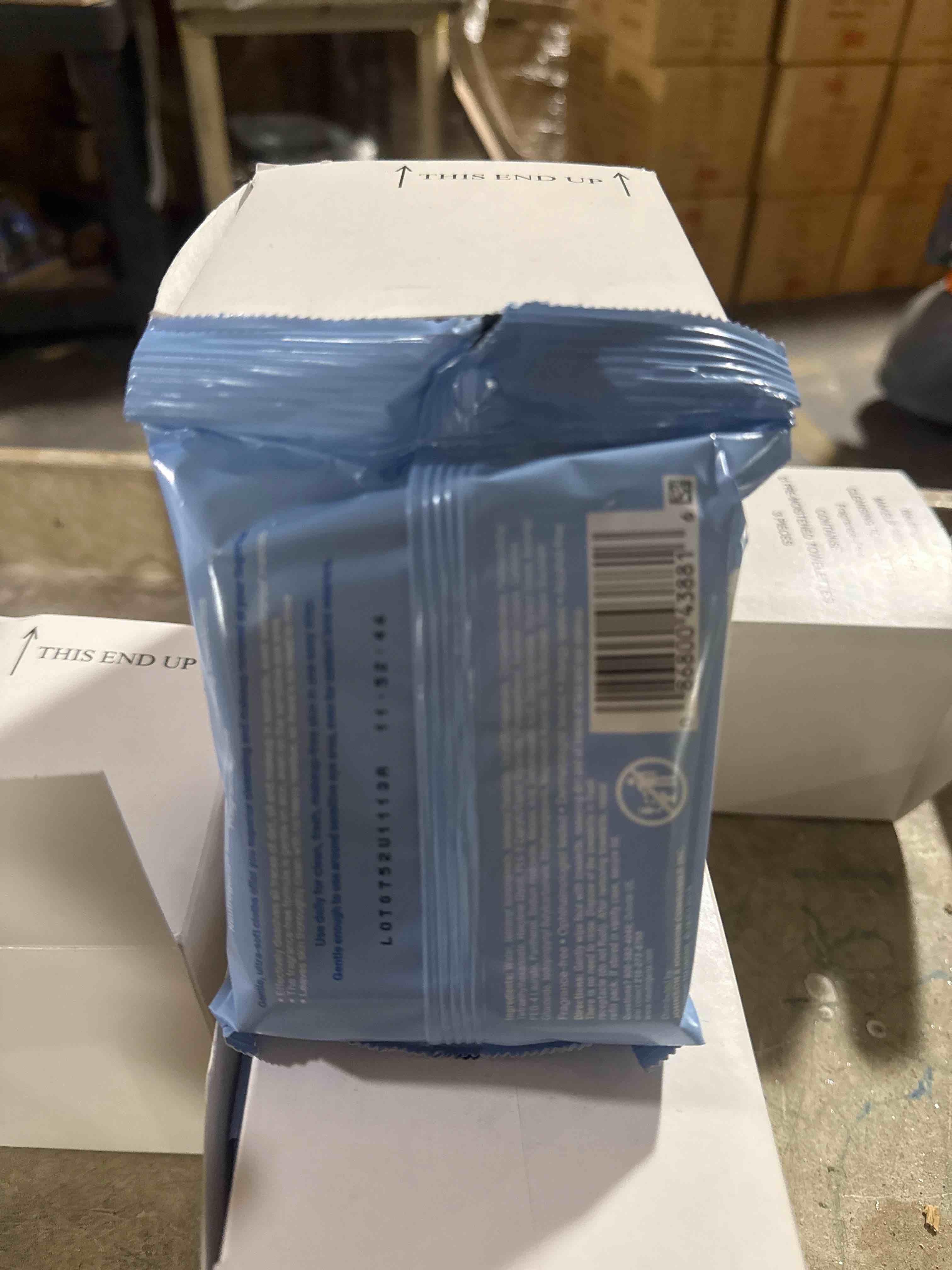Condition photo showing New/Like New for neutrogena makeup remover cleansing towelettes, fragrance free - 21 ct