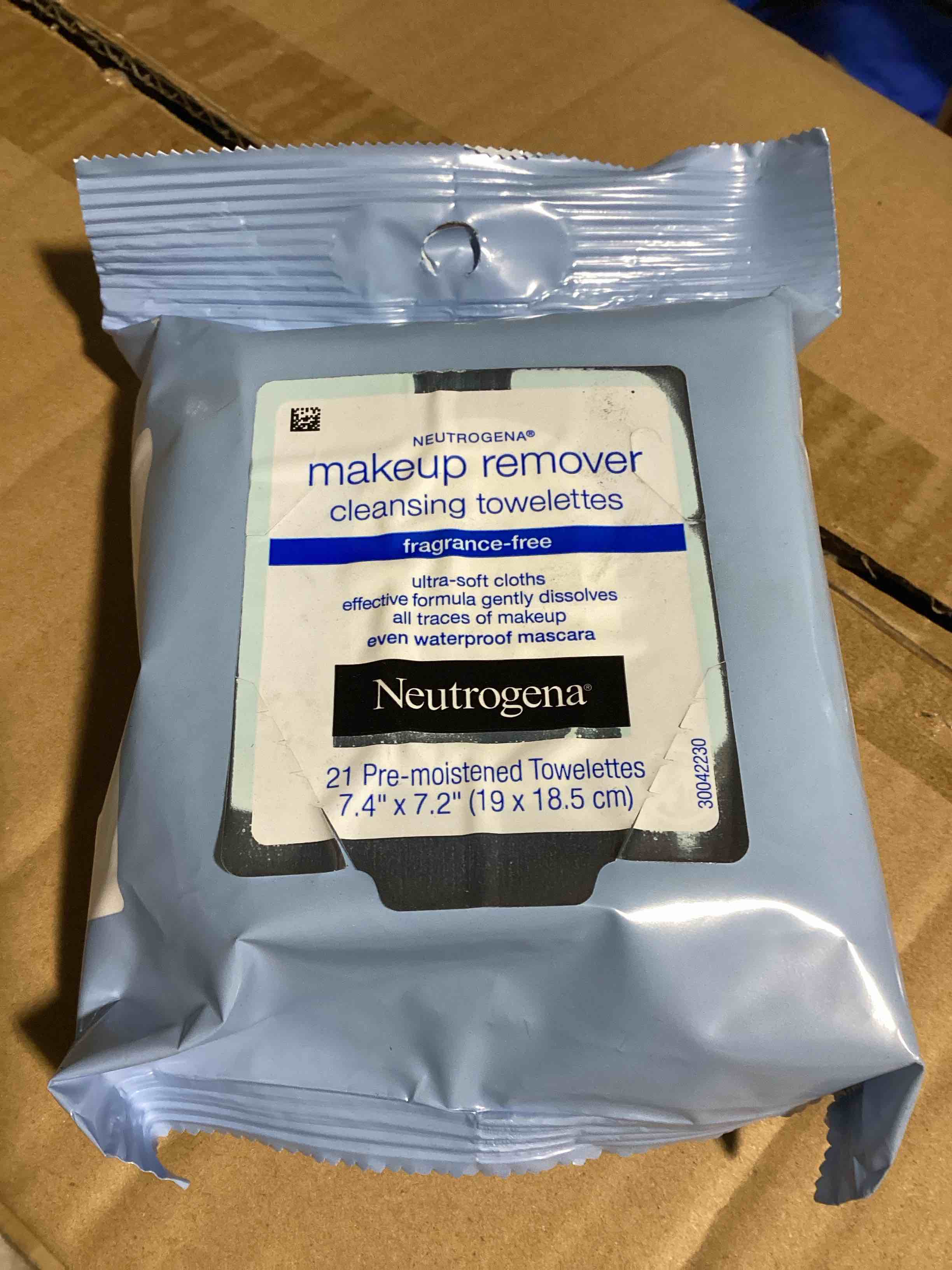 Condition photo showing New/Like New for neutrogena makeup remover cleansing towelettes, fragrance free - 21 ct