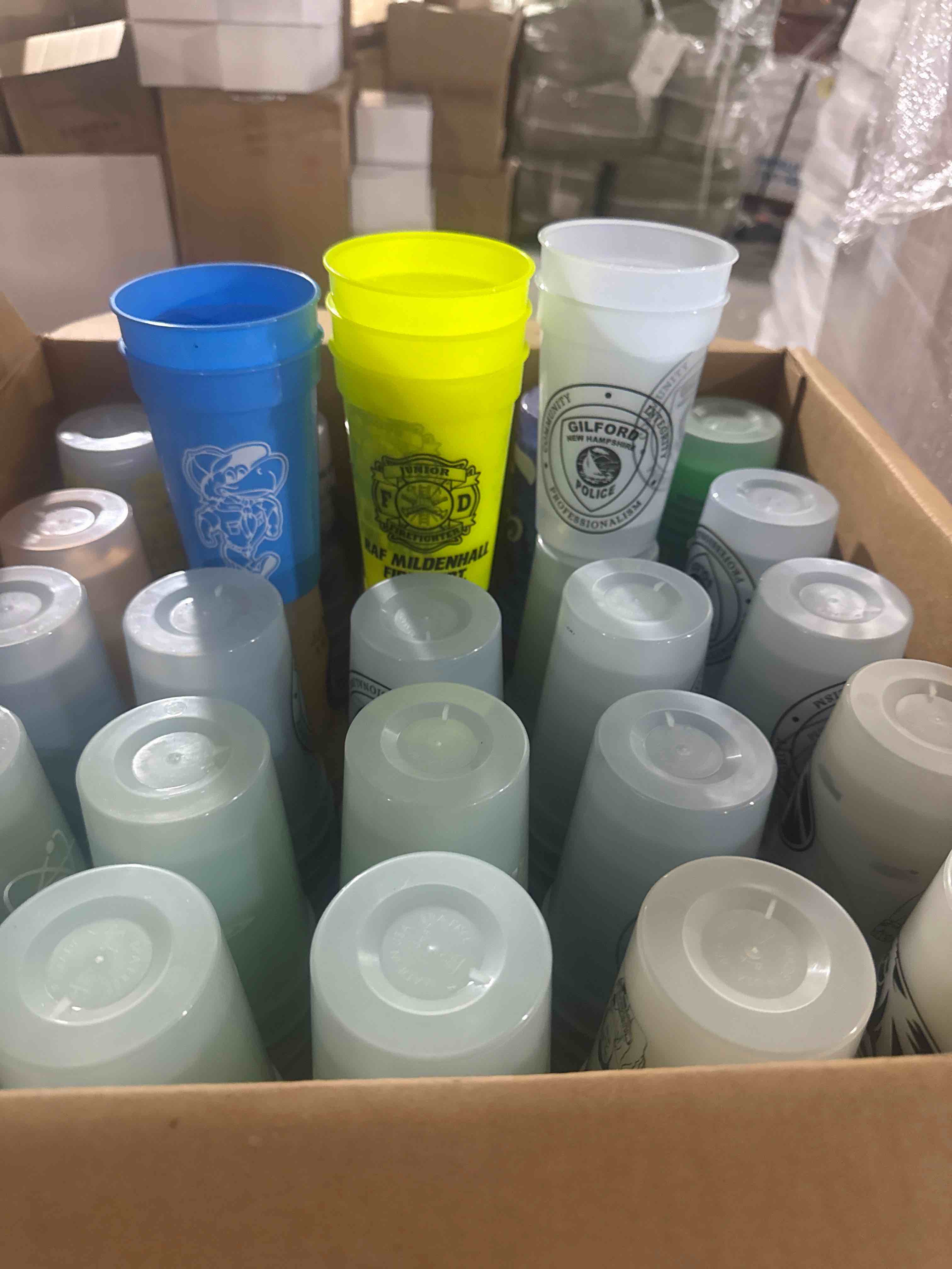 Condition photo showing Good Condition for case of 500 assorted plastic logo stadium cup