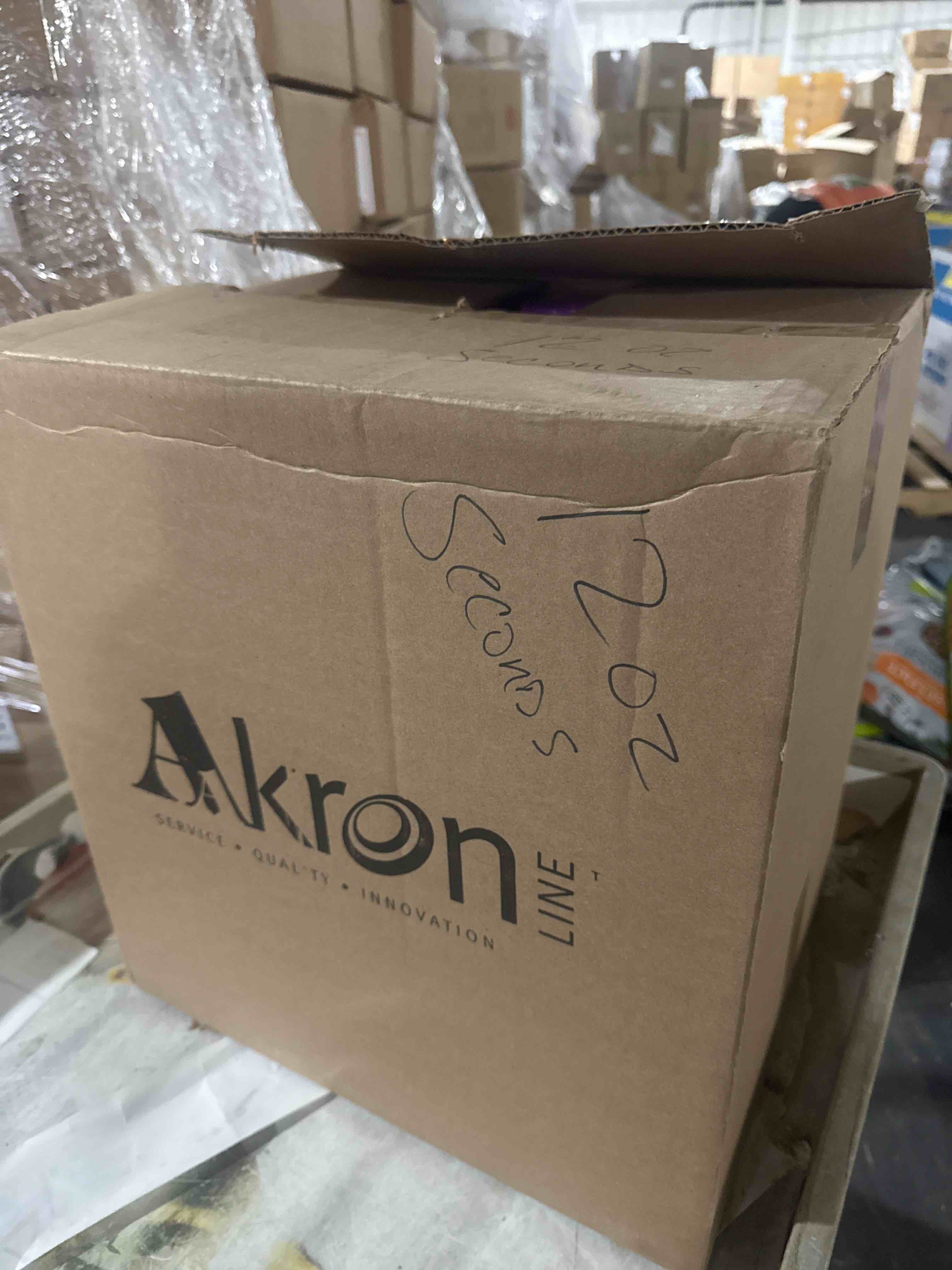 Condition photo showing Good Condition for case of 500 assorted stadium cups