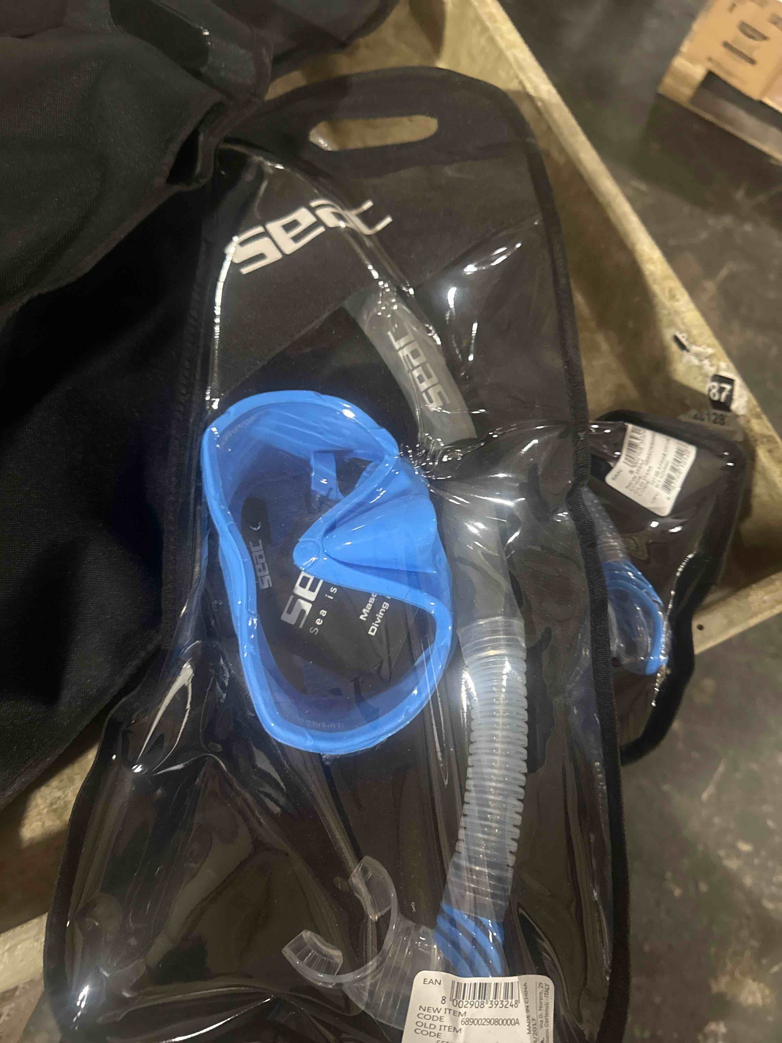 Condition photo showing New/Like New for frameless scuba snorkeling freediving mask dry snorkel set blue free shipping