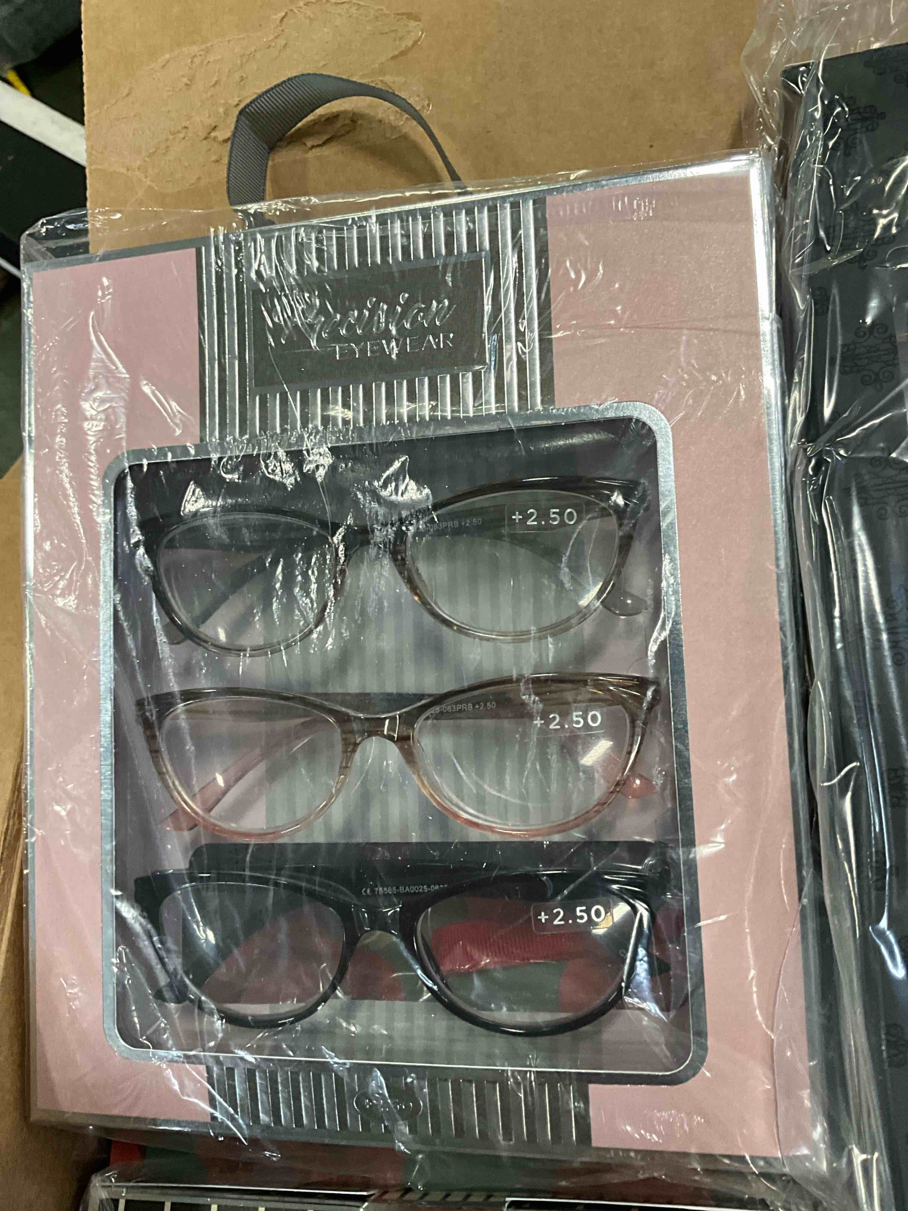 Condition photo showing Good Condition for box lot of miscellaneous items 
