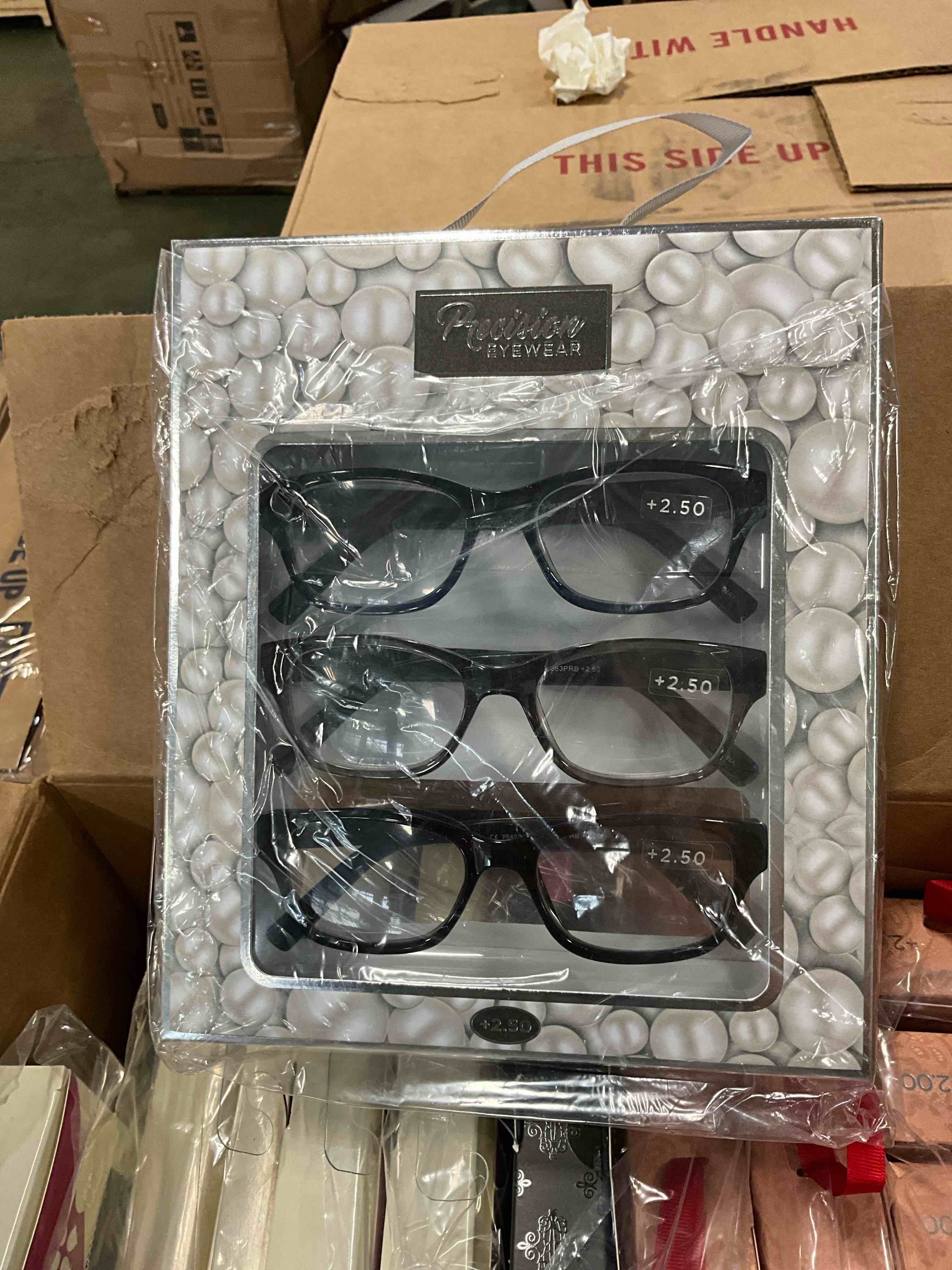 Condition photo showing Good Condition for box lot of miscellaneous items 