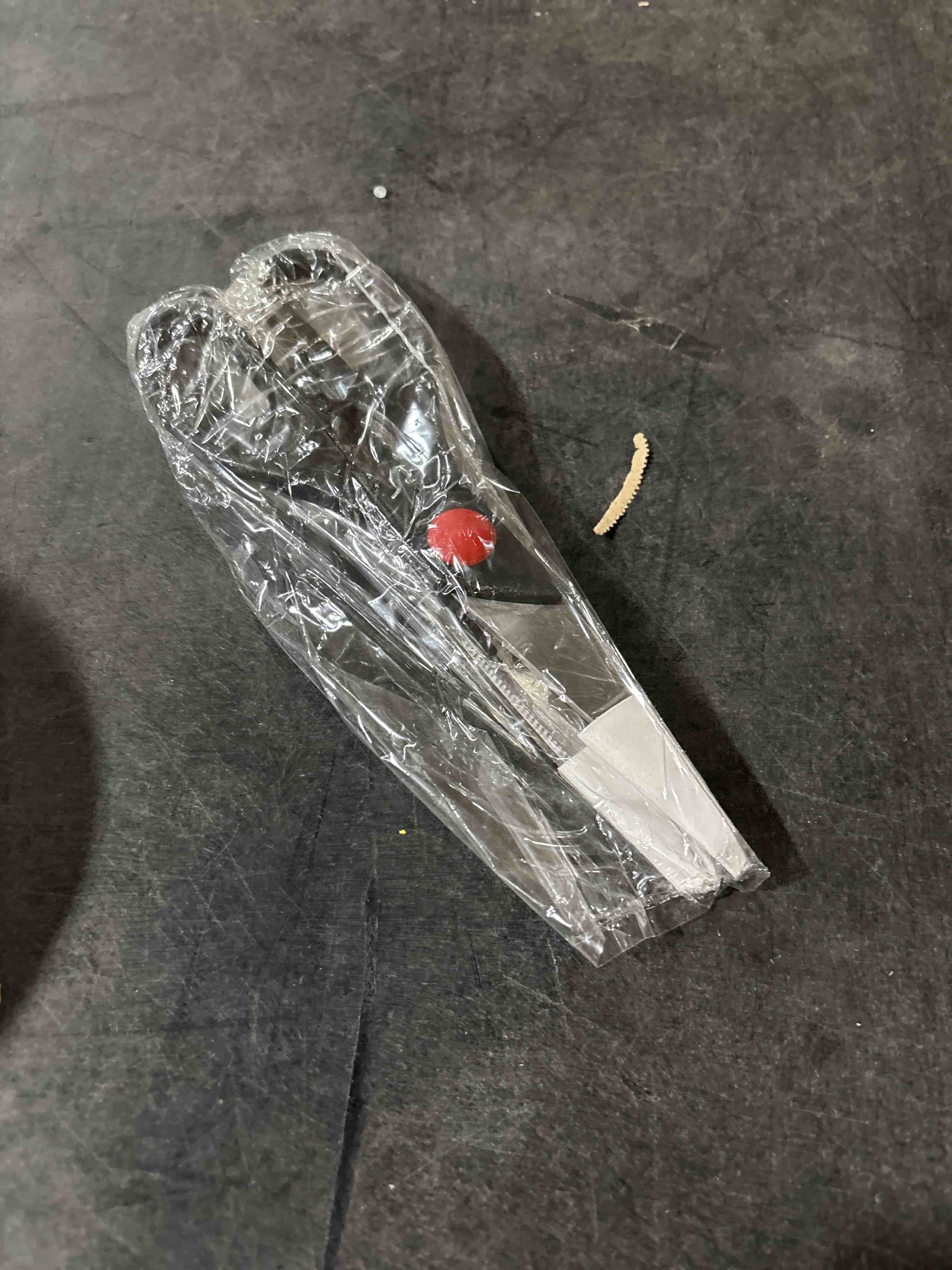Condition photo showing New/Like New for 2 pack  kitchen shears