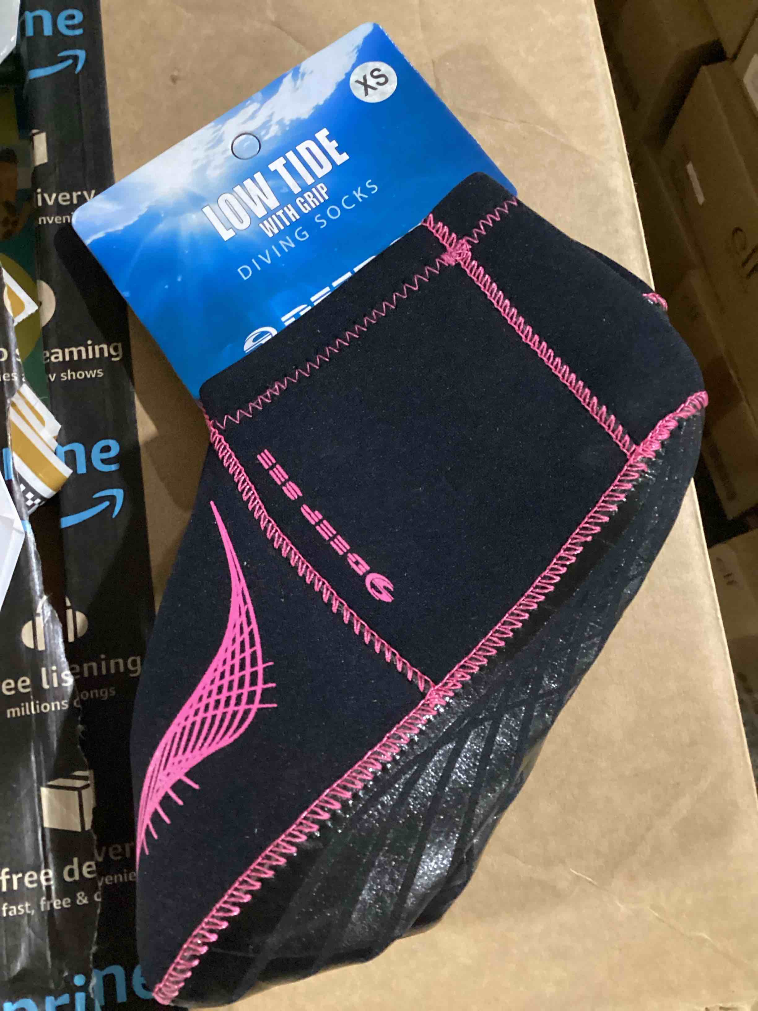 Condition photo showing New/Like New for size small deep see low tide dive socks