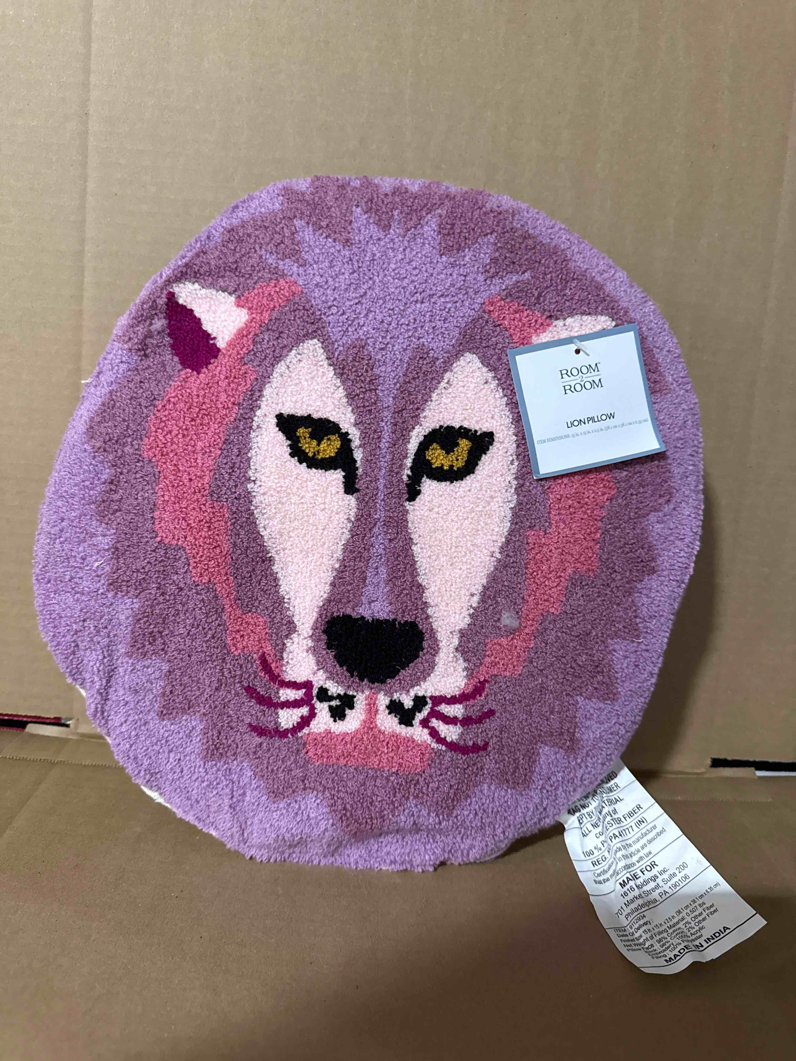 Condition photo showing New/Like New for round plush lion face decorative throw pillow