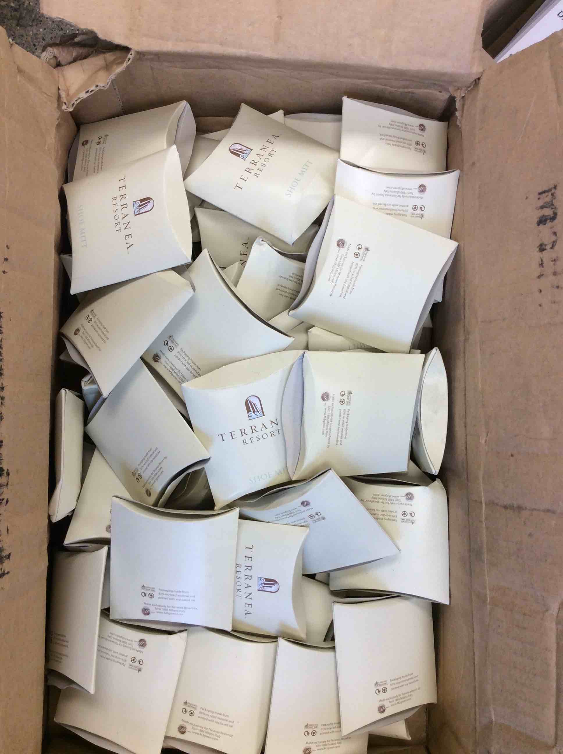 Condition photo showing New/Like New for box of terranea resort shoe mitt 