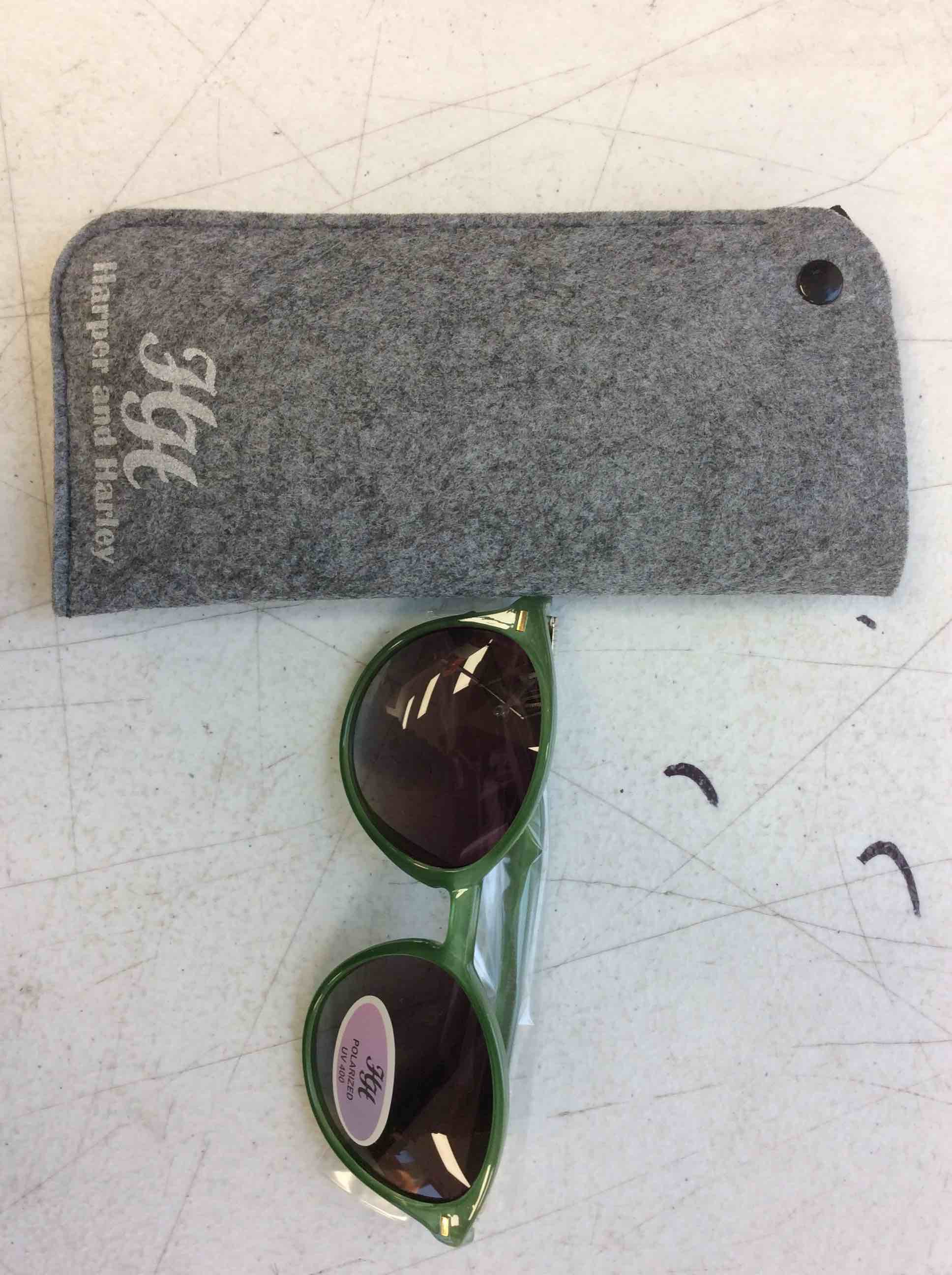 Condition photo showing New/Like New for harper and harley glasses 