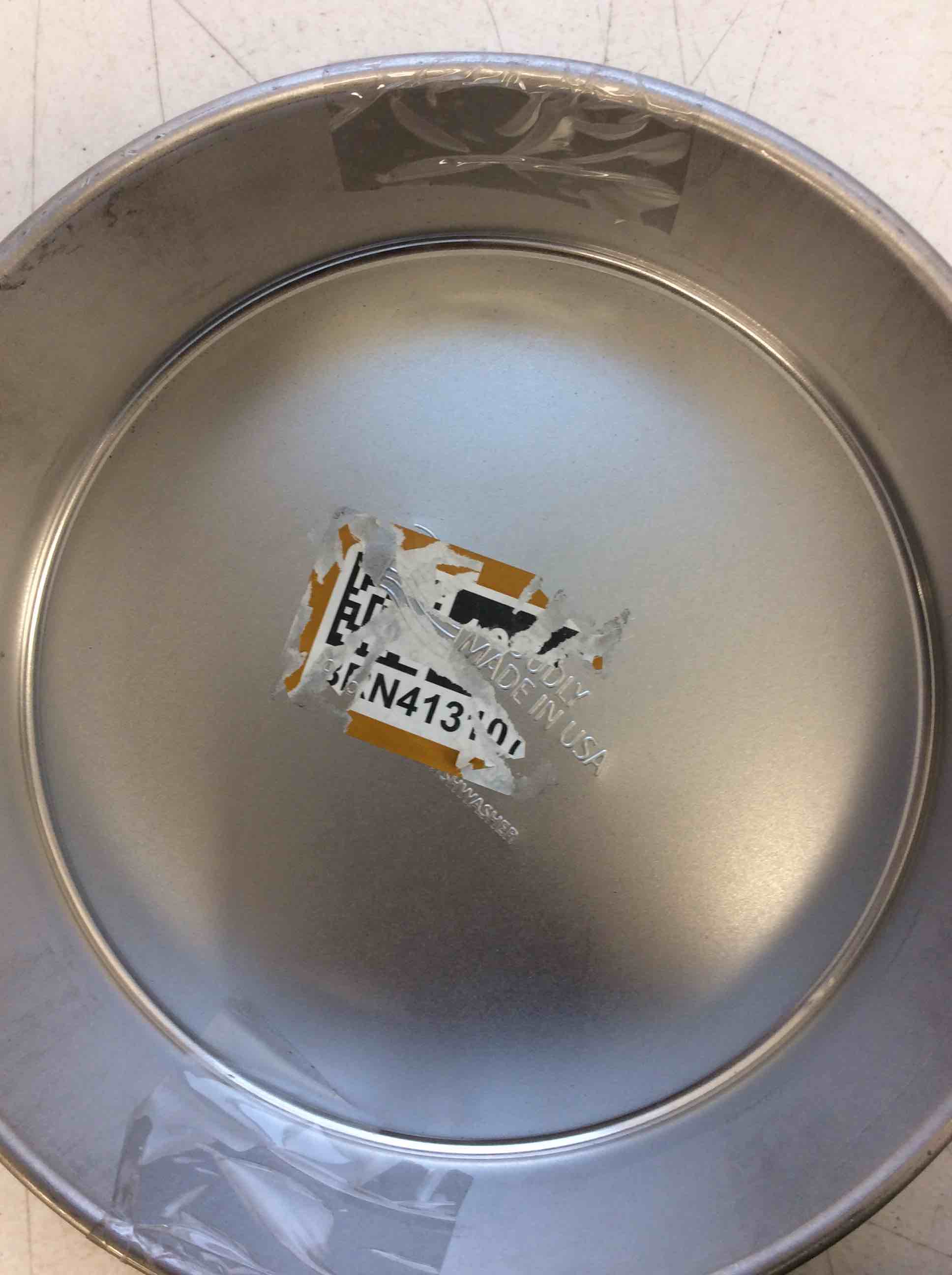 Condition photo showing New/Like New for baking pan 