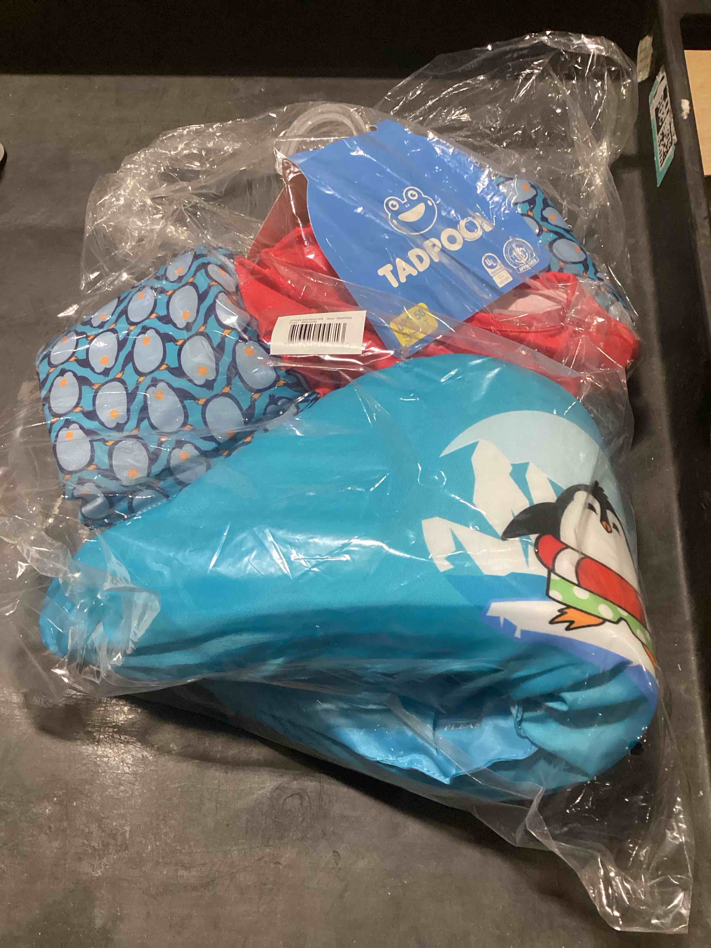 Condition photo showing New/Like New for child 33-35lbs tadpool vest 2.0 penguin