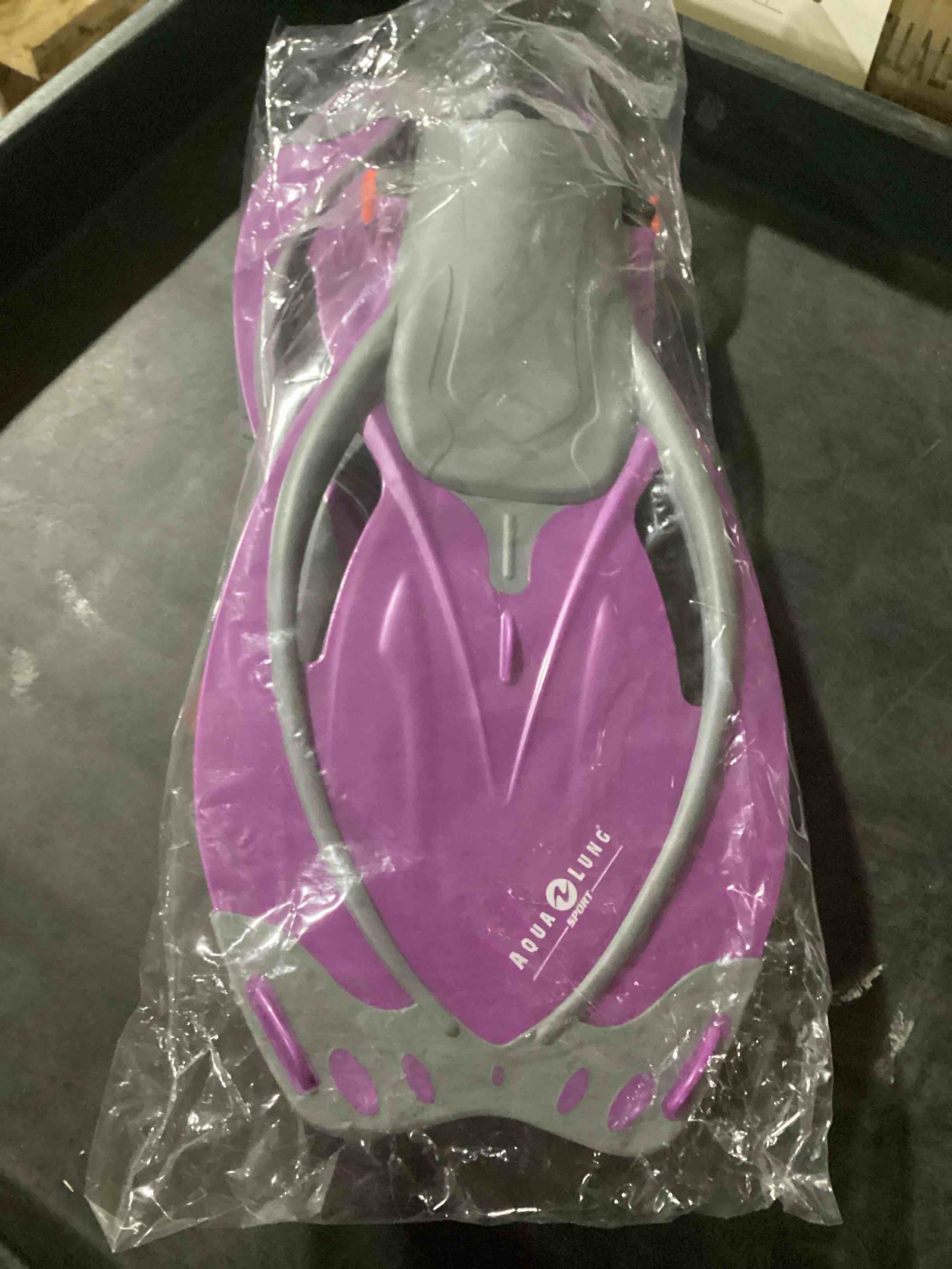 Condition photo showing New/Like New for u.s. divers aqua lung wave snorkeling swim fins