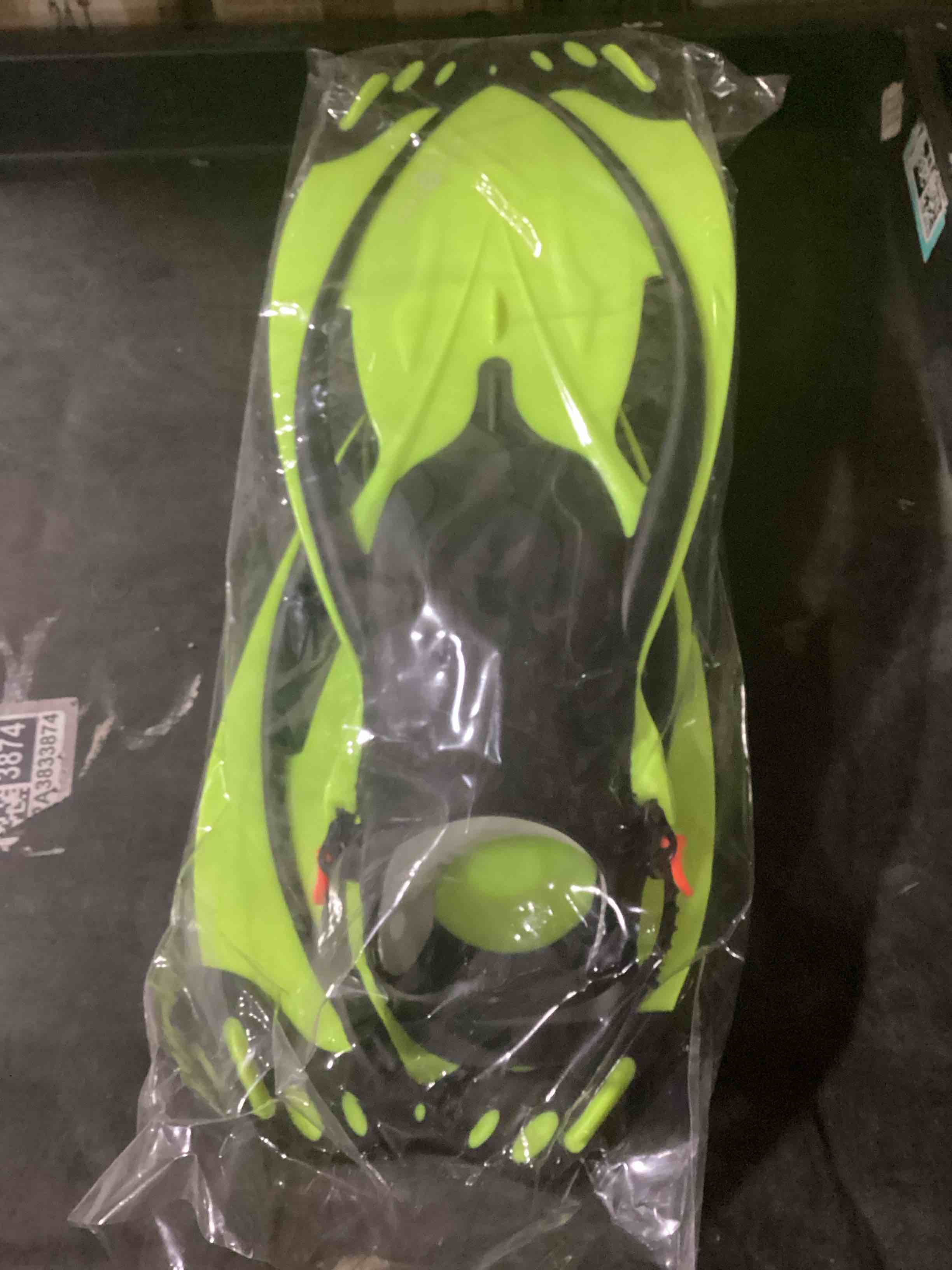 Condition photo showing New/Like New for size ml/xl 9-13 aqua lung sport diving fins