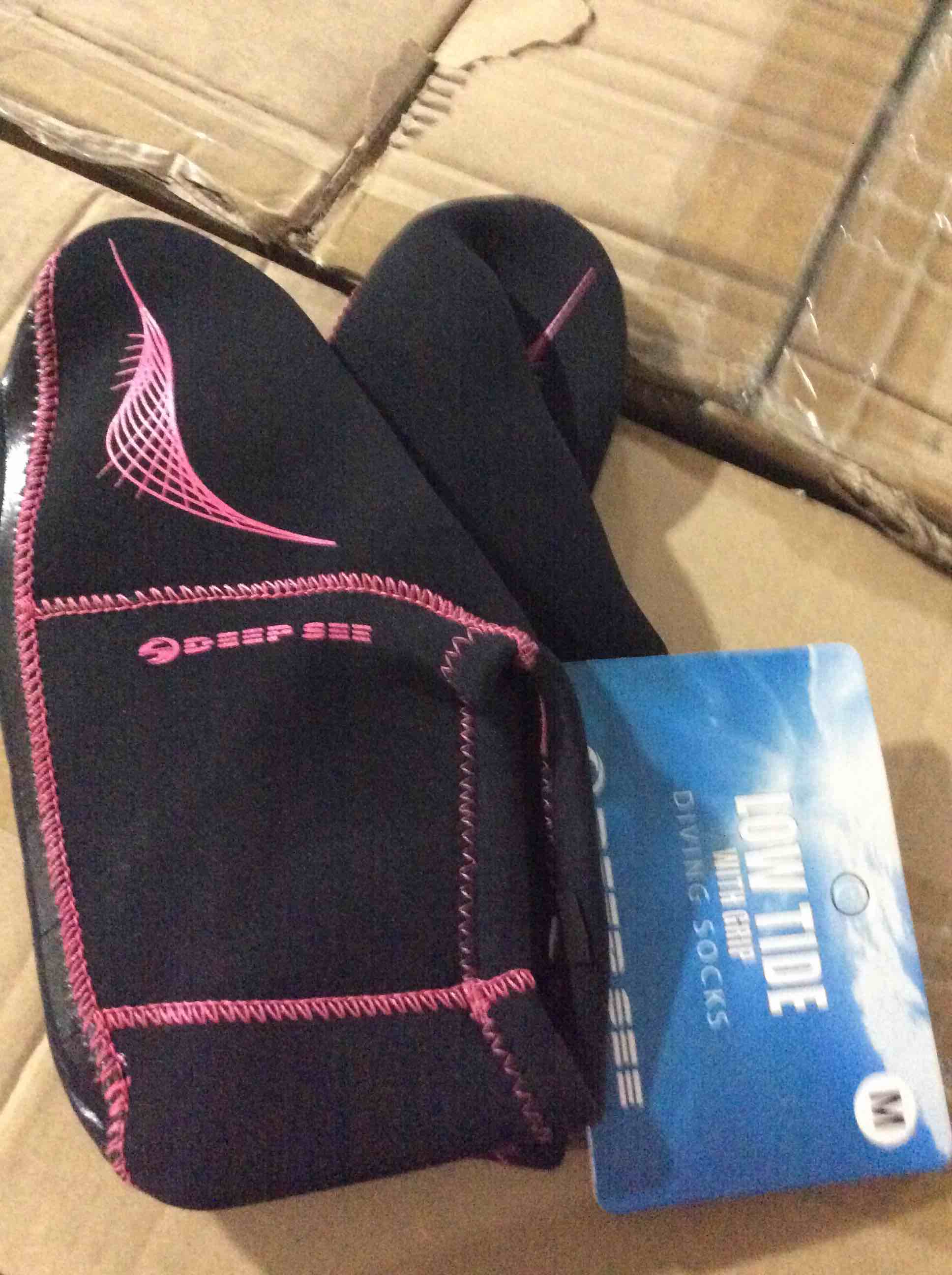 Condition photo showing New/Like New for deep see low tide dive socks with grip, size 89/medium, black pink